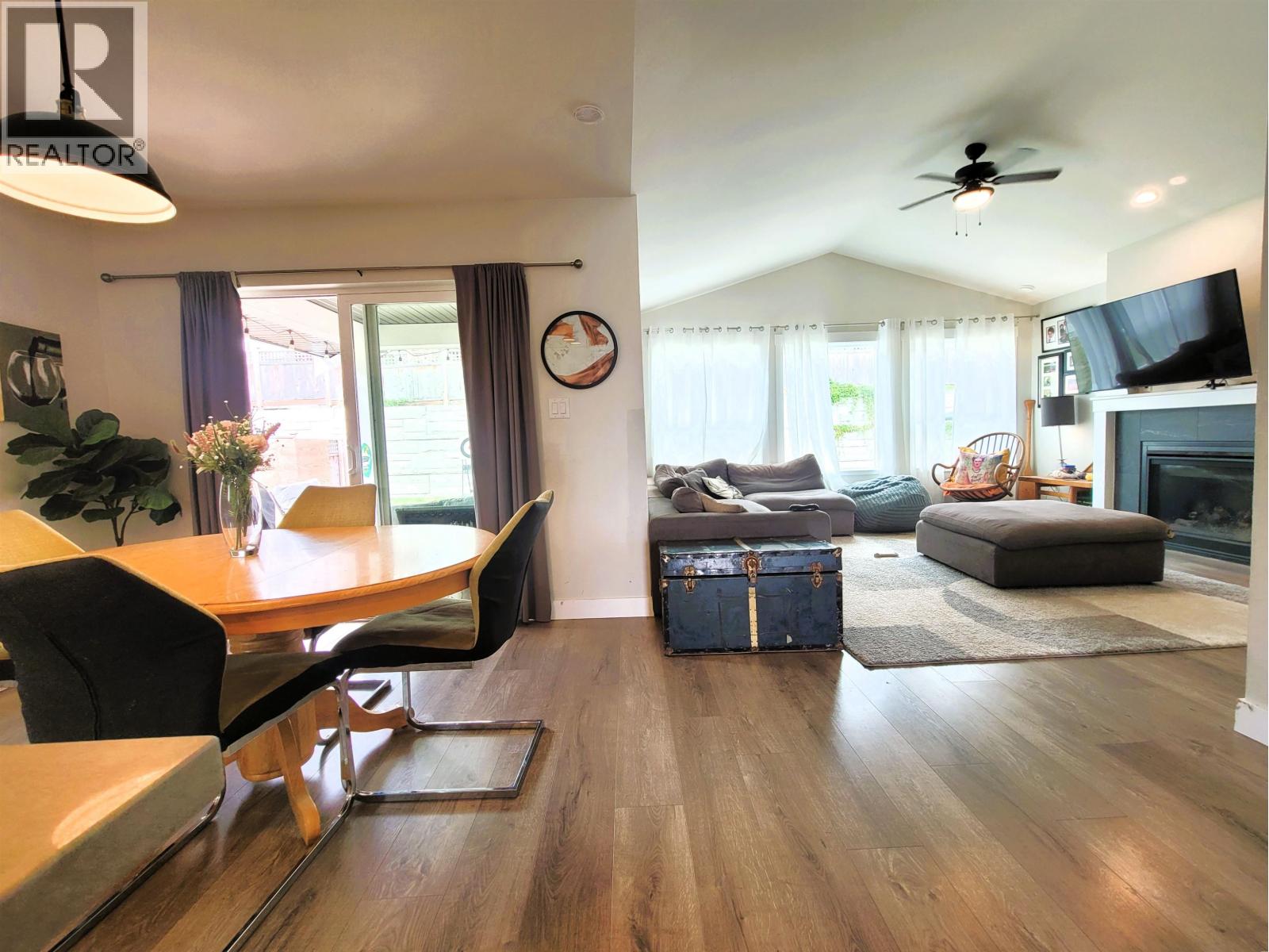 1040 Celia Crescent, Gibsons, British Columbia  V0N 1V7 - Photo 4 - R3163755