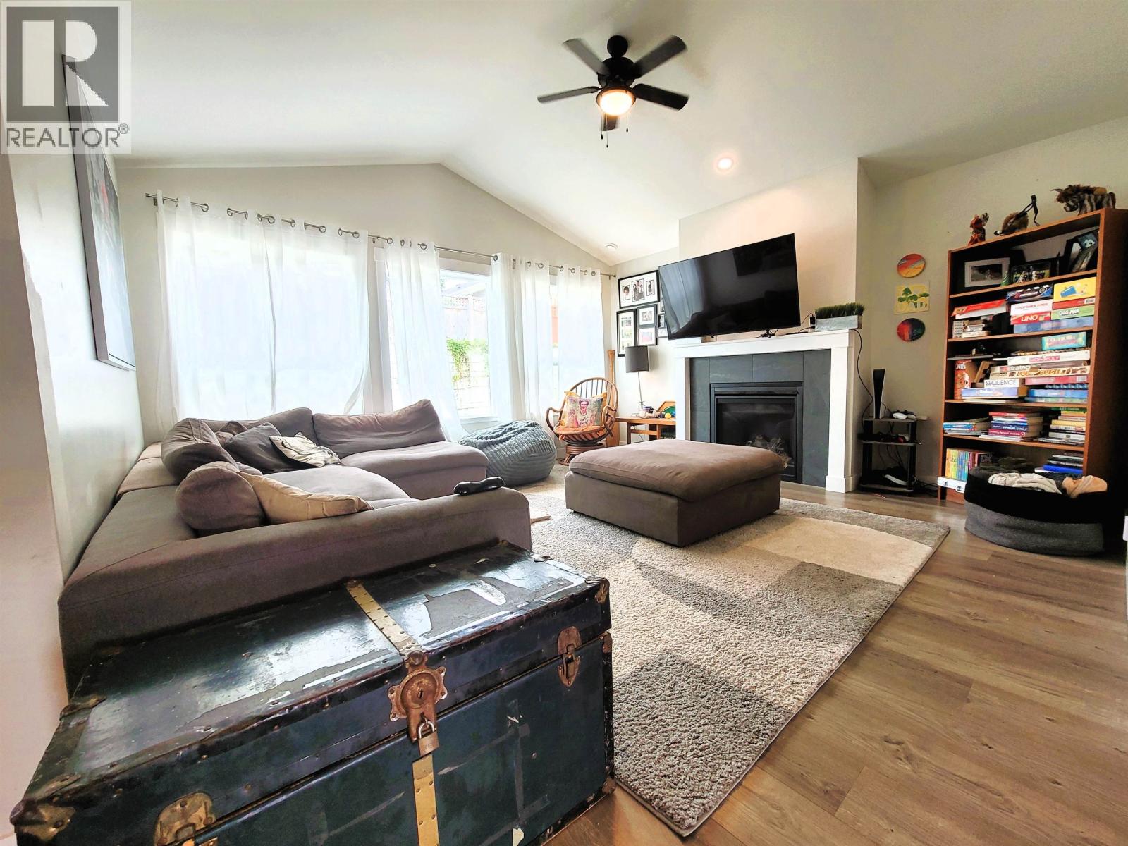1040 Celia Crescent, Gibsons, British Columbia  V0N 1V7 - Photo 5 - R3163755