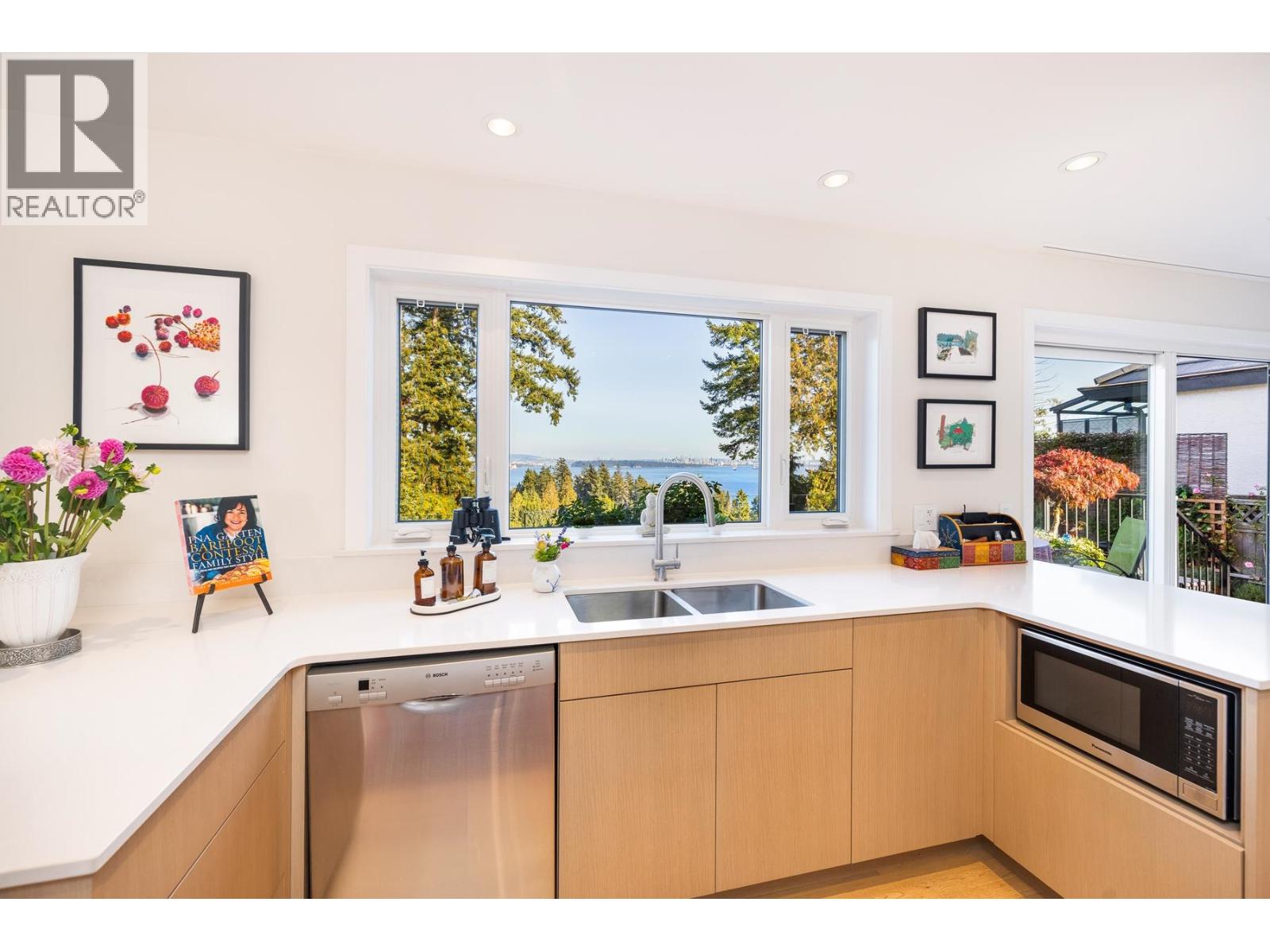 4772 Meadfeild Court, West Vancouver, British Columbia  V7W 2Y3 - Photo 10 - R3163758