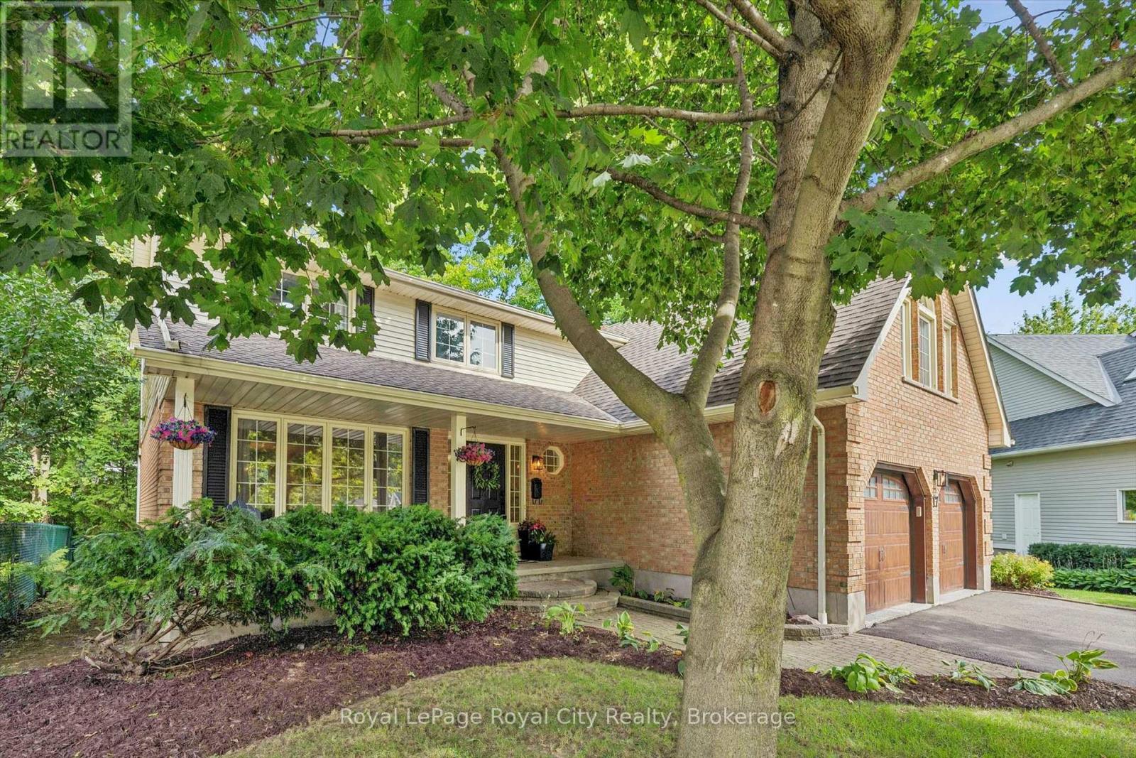 17 Sugarbush Place, Guelph (Willow West/sugarbush/west Acres), Ontario  N1H 7Z1 - Photo 2 - X13766896