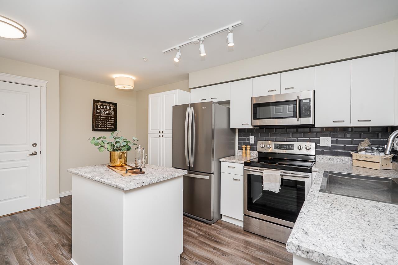 307 15210 PACIFIC AVENUE, white rock, British Columbia