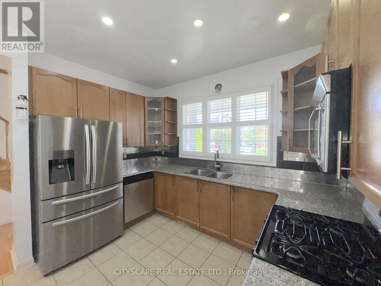 24 Eastway Street, Brampton, Ontario  L6S 0A4 - Photo 12 - W13766900