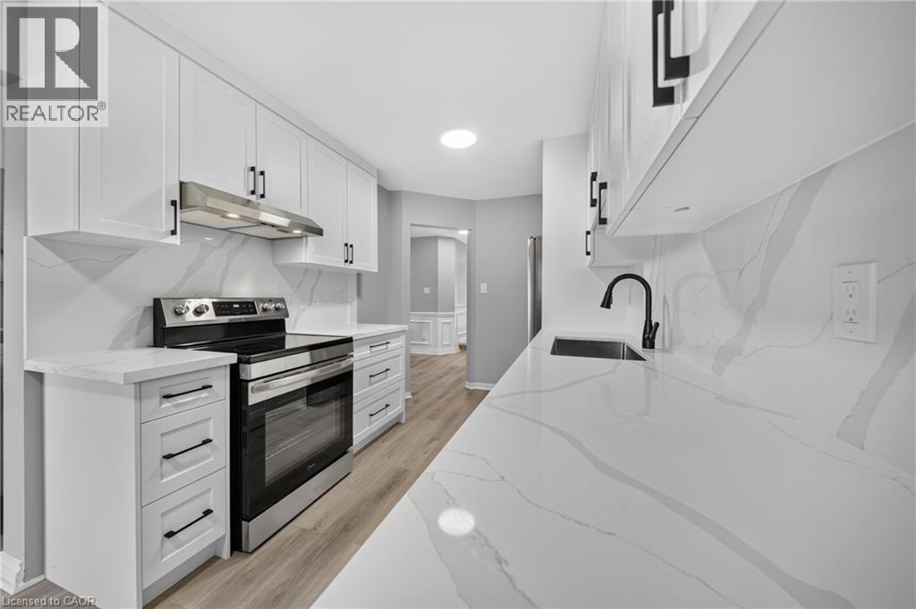 4353 Sawmill Valley Drive, Mississauga, Ontario  L5L 3L3 - Photo 4 - 40861031