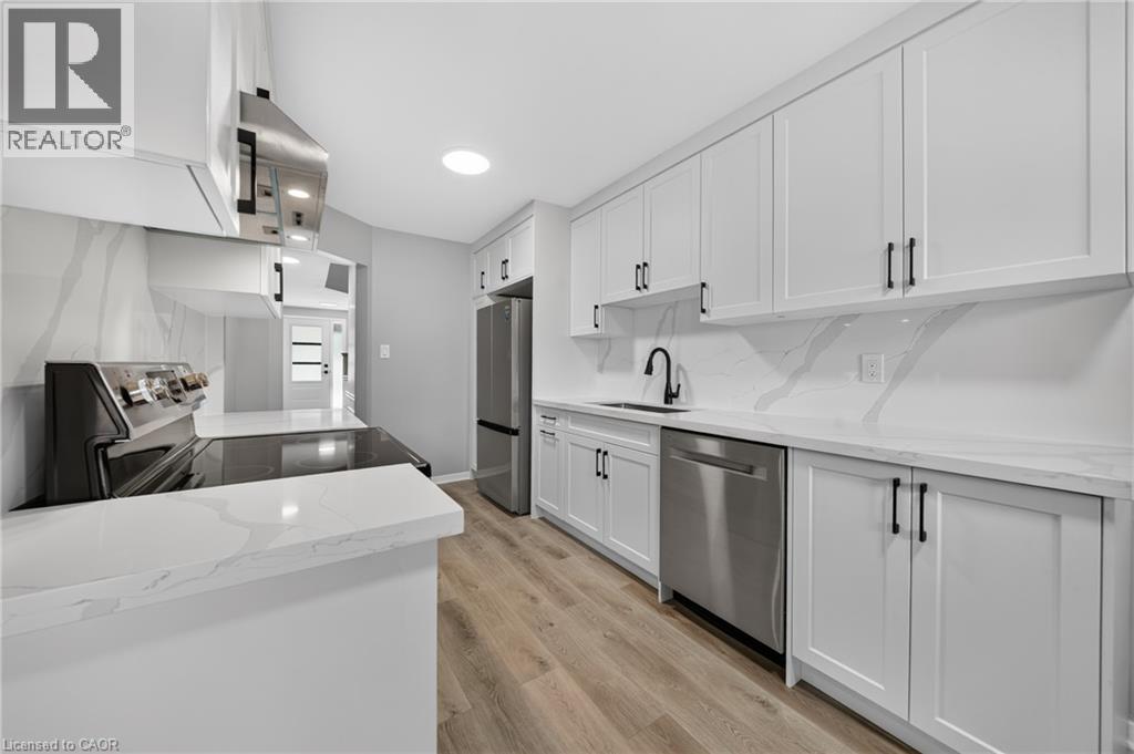4353 Sawmill Valley Drive, Mississauga, Ontario  L5L 3L3 - Photo 3 - 40861031