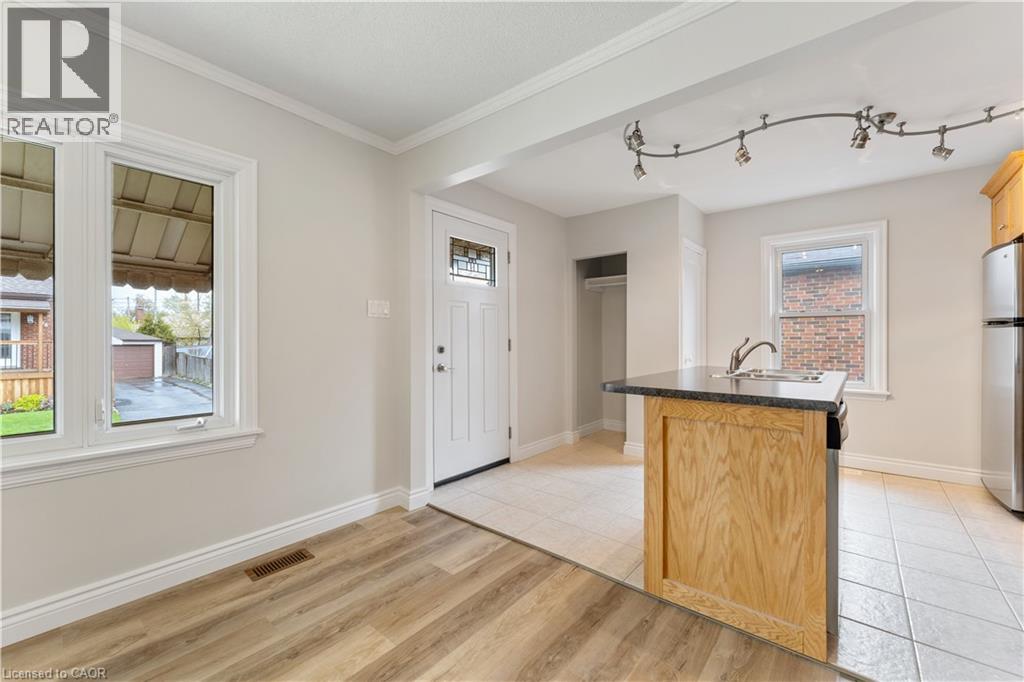 65 East 11th Street Unit# Main Floor, Hamilton, Ontario  L9A 3T3 - Photo 6 - 40859759