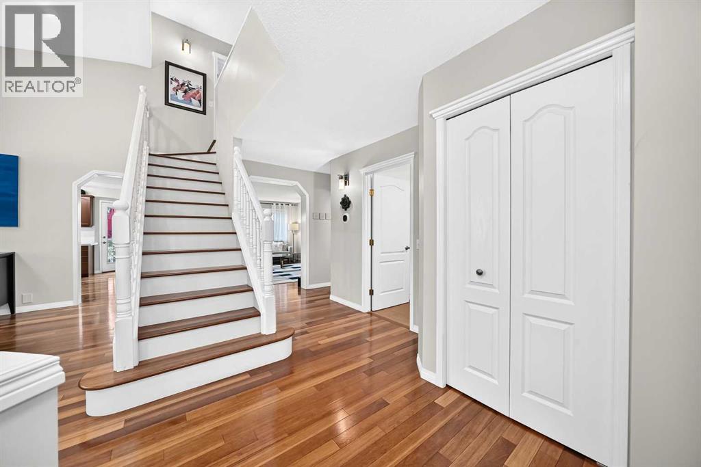 137 Sierra Vista Terrace SW, Calgary, Alberta  T3H 3C4 - Photo 6 - A2342865