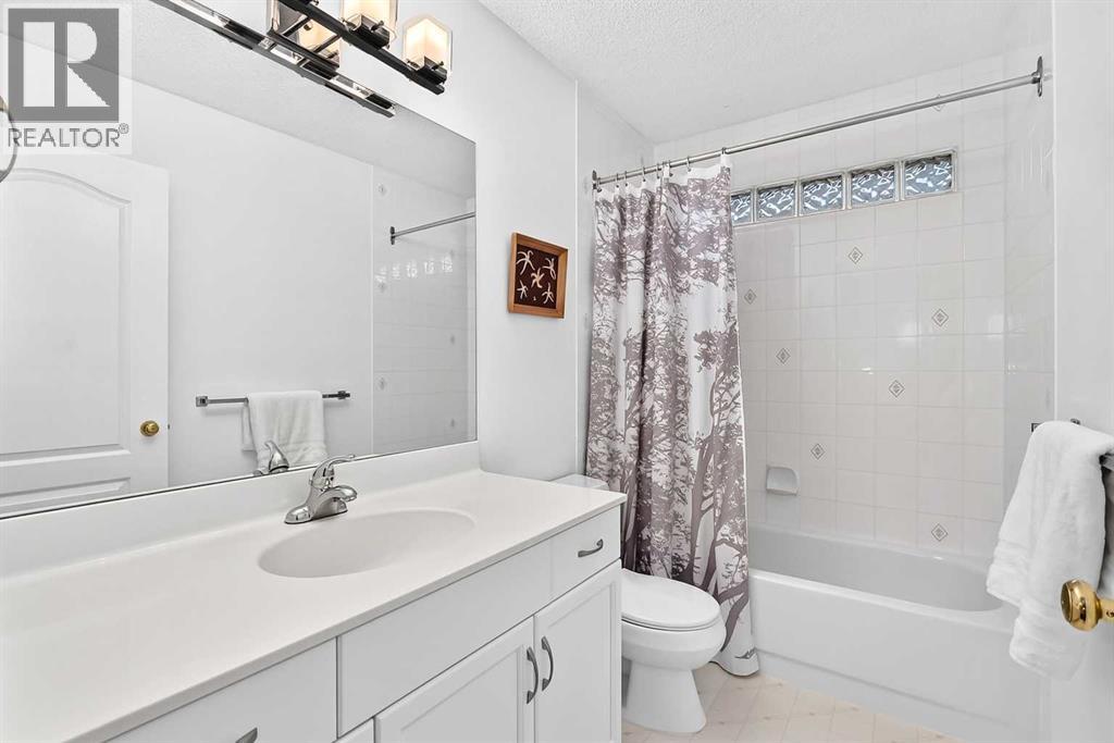 137 Sierra Vista Terrace SW, Calgary, Alberta  T3H 3C4 - Photo 31 - A2342865