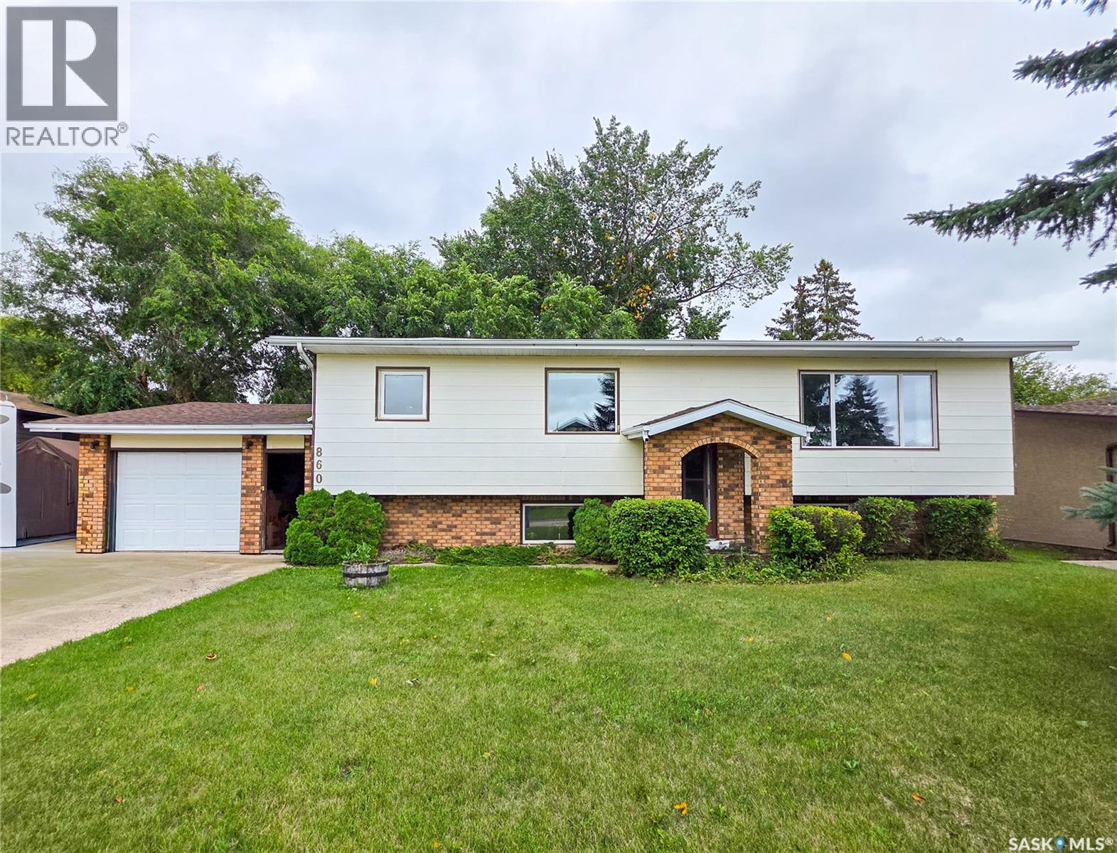 860 Montreal Street, Melville, Saskatchewan  S0A 2P0 - Photo 1 - SK048022