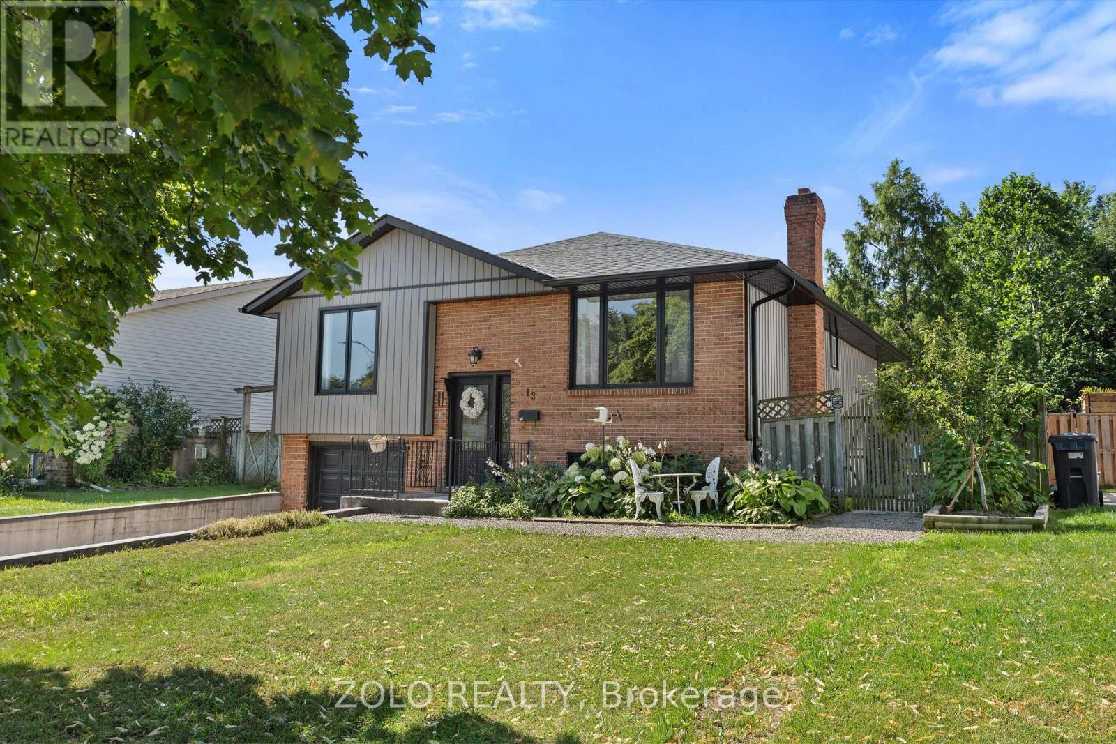13 Cowan Drive, Thorold, Ontario  L2V 4Y8 - Photo 2 - X13750592