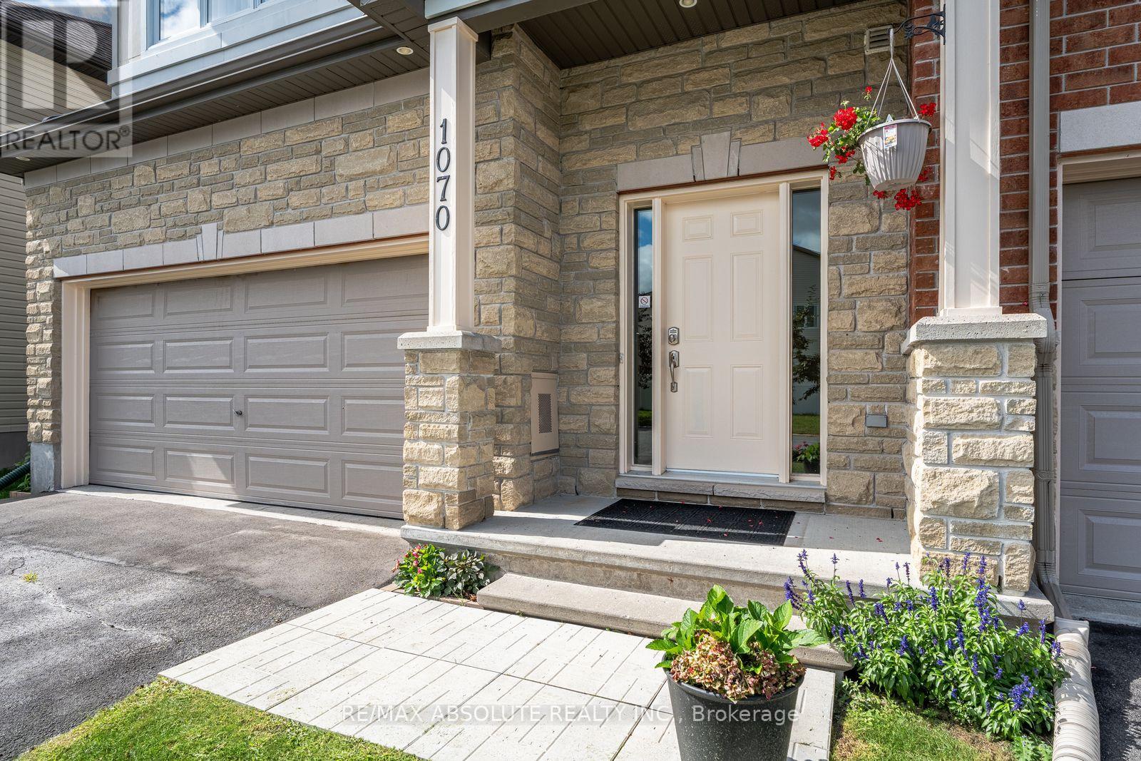 1070 Northgraves Crescent, Ottawa, Ontario  K2M 0C6 - Photo 3 - X13767354