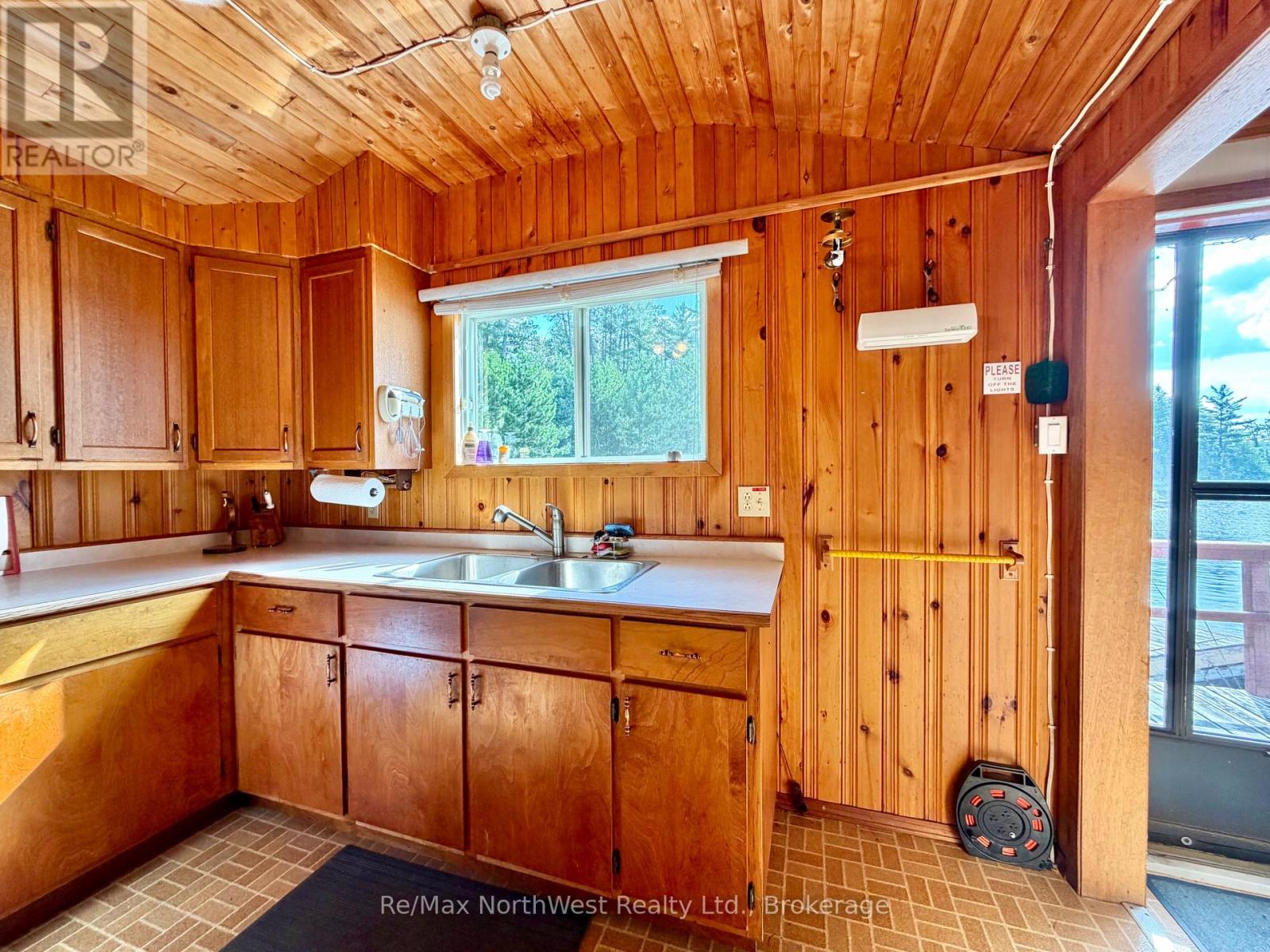 Single Family House photo 12