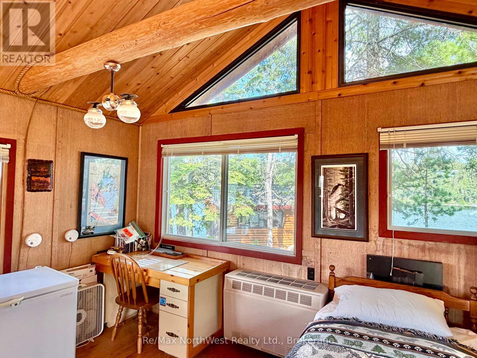 Single Family House photo 18