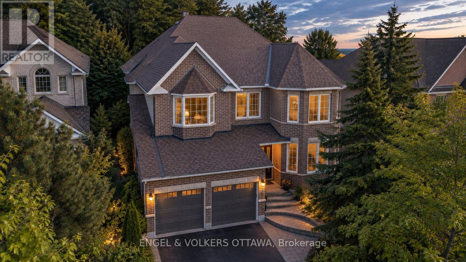 8 GLENRILL PLACE, Ottawa, Ontario