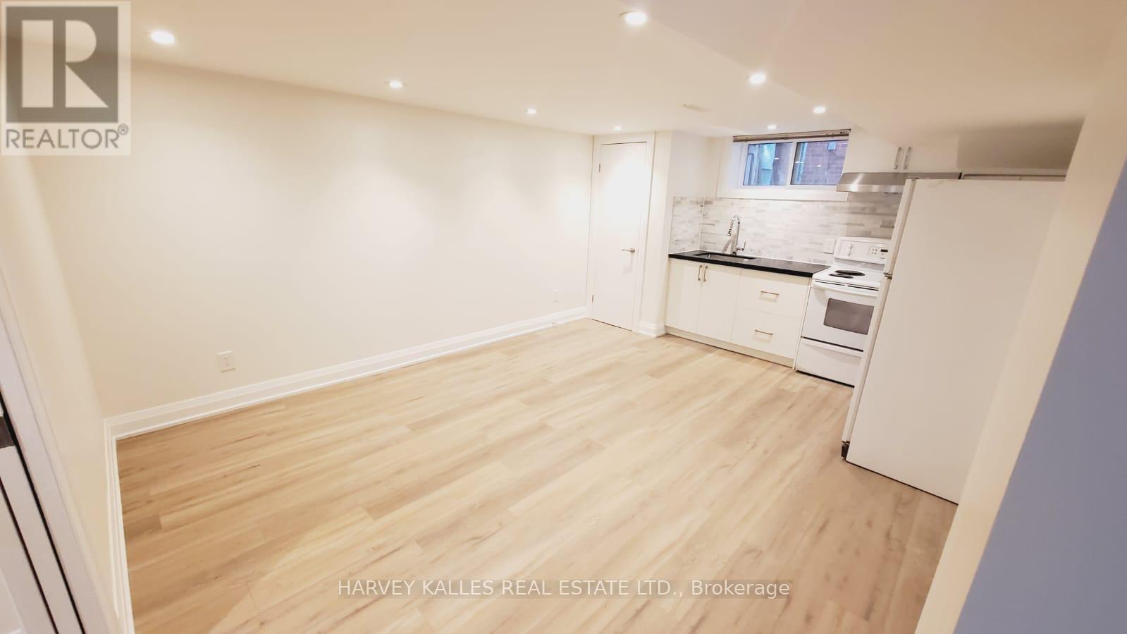 Bsmt 2 - 550 Glencairn Avenue, Toronto (Englemount-Lawrence), Ontario  M6B 1Z4 - Photo 9 - C13767190