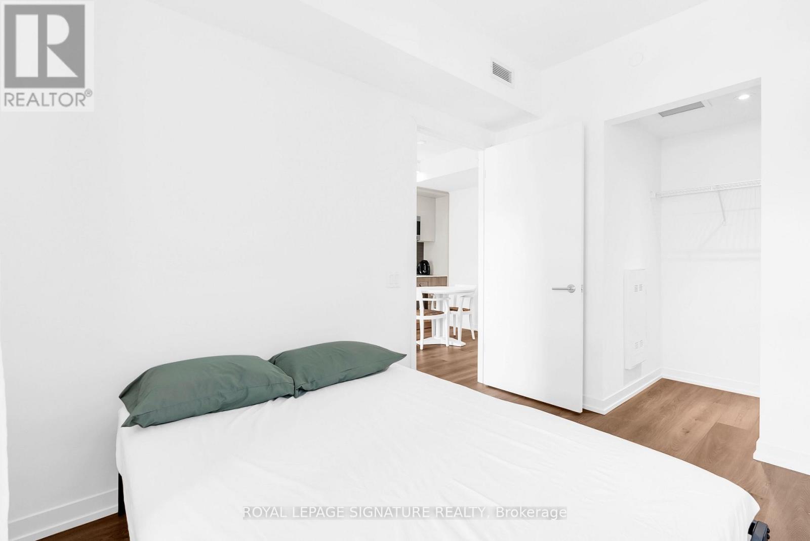 212 - 863 St. Clair Avenue W, Toronto, Ontario  M6C 0B2 - Photo 10 - C13767222