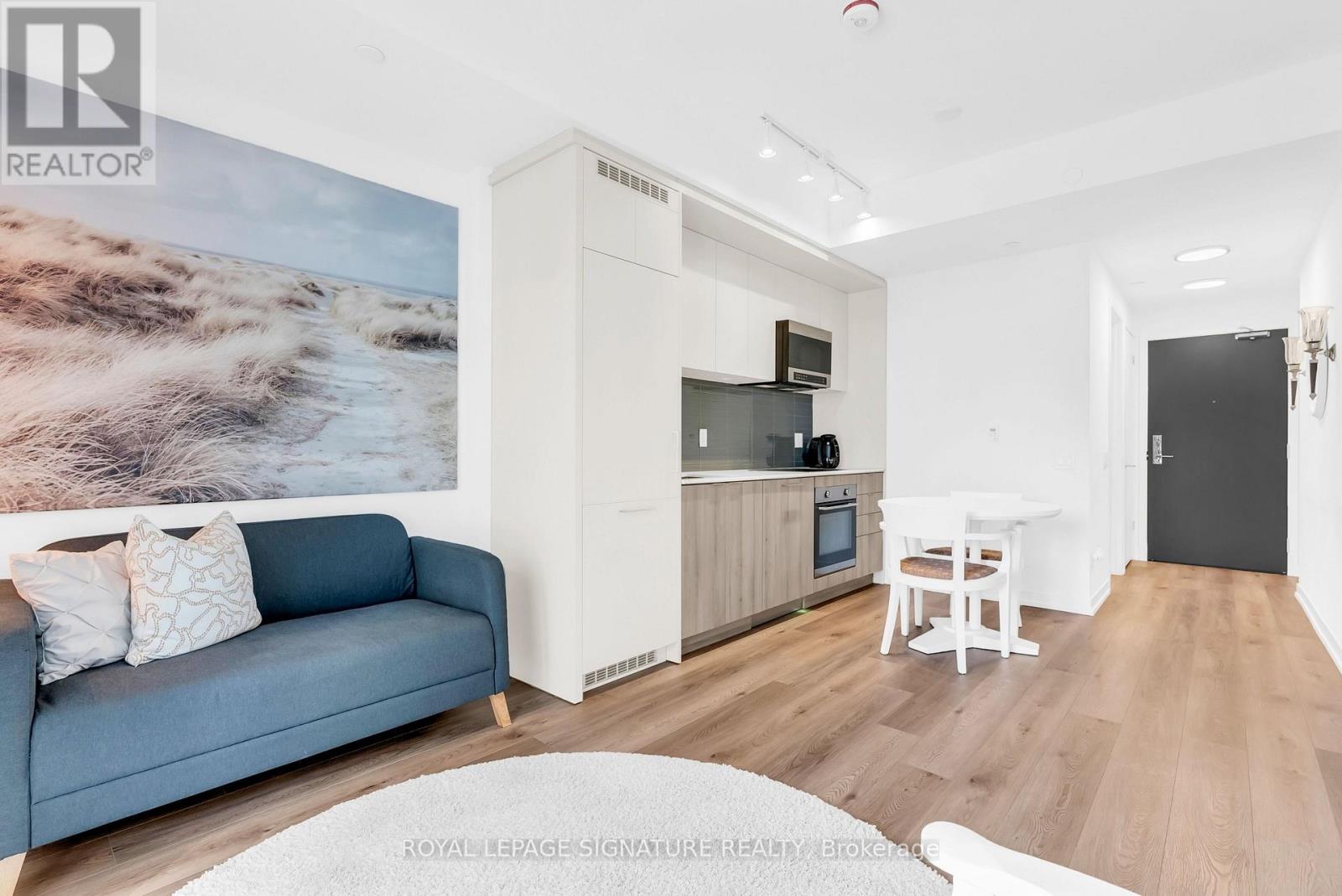 212 - 863 St. Clair Avenue W, Toronto, Ontario  M6C 0B2 - Photo 2 - C13767222