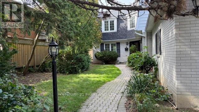 28 Pinnacle Road, Toronto (St. Andrew-Windfields), Ontario  M2L 2V8 - Photo 2 - C13767242