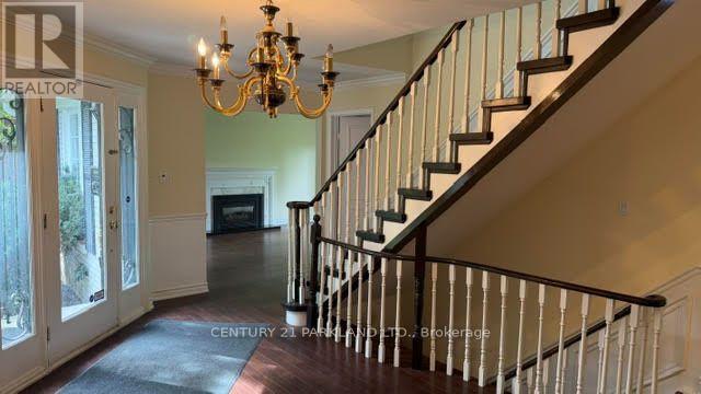 28 Pinnacle Road, Toronto (St. Andrew-Windfields), Ontario  M2L 2V8 - Photo 5 - C13767242