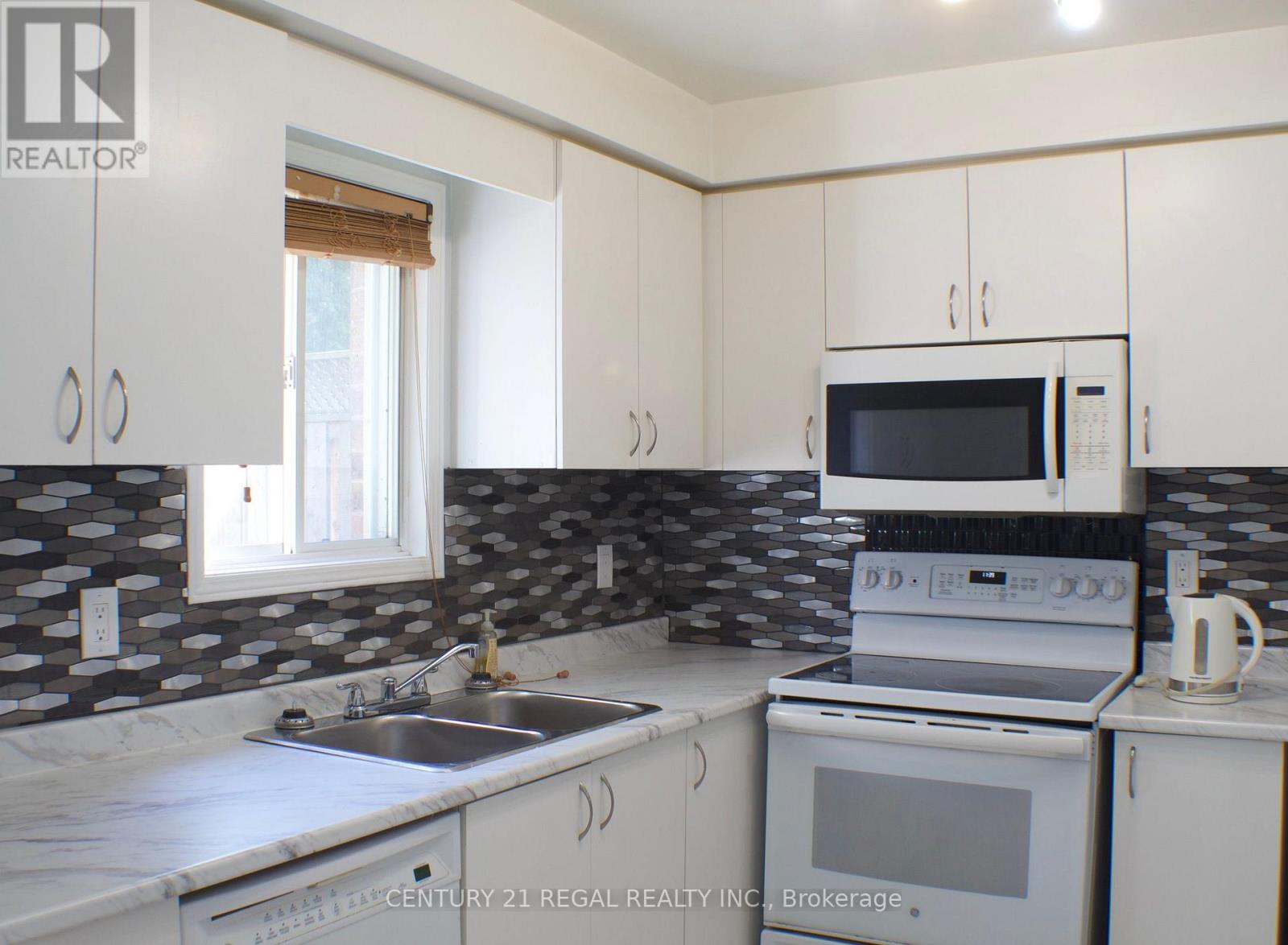 67 Fulton Crescent, Whitby, Ontario  L1R 2E1 - Photo 10 - E13767358