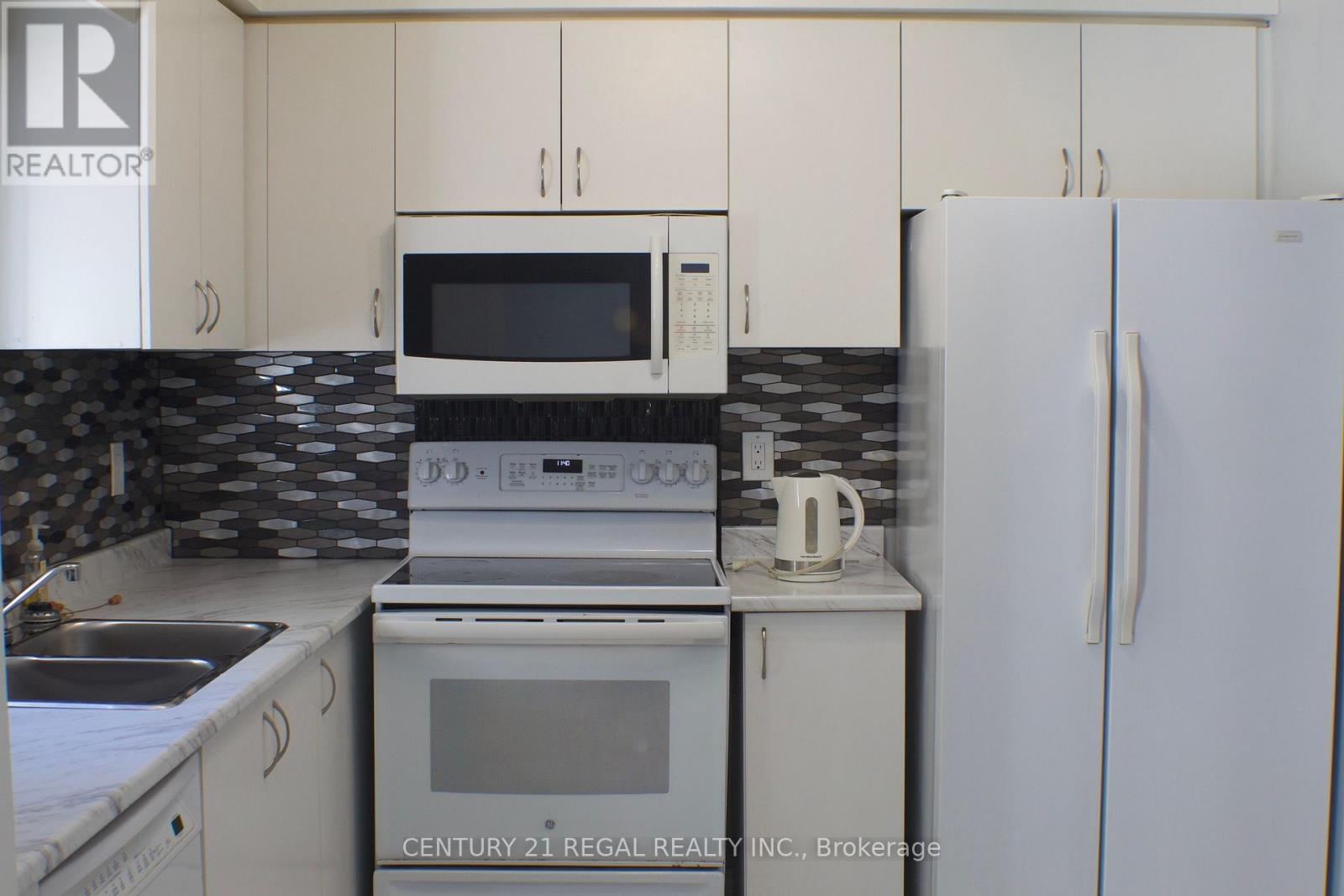 67 Fulton Crescent, Whitby, Ontario  L1R 2E1 - Photo 9 - E13767358