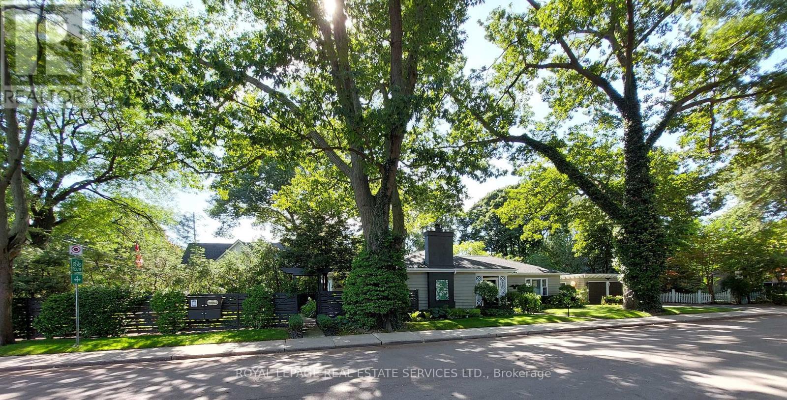 344 Maple Avenue, Oakville, Ontario  L6J 2H7 - Photo 4 - W13740174