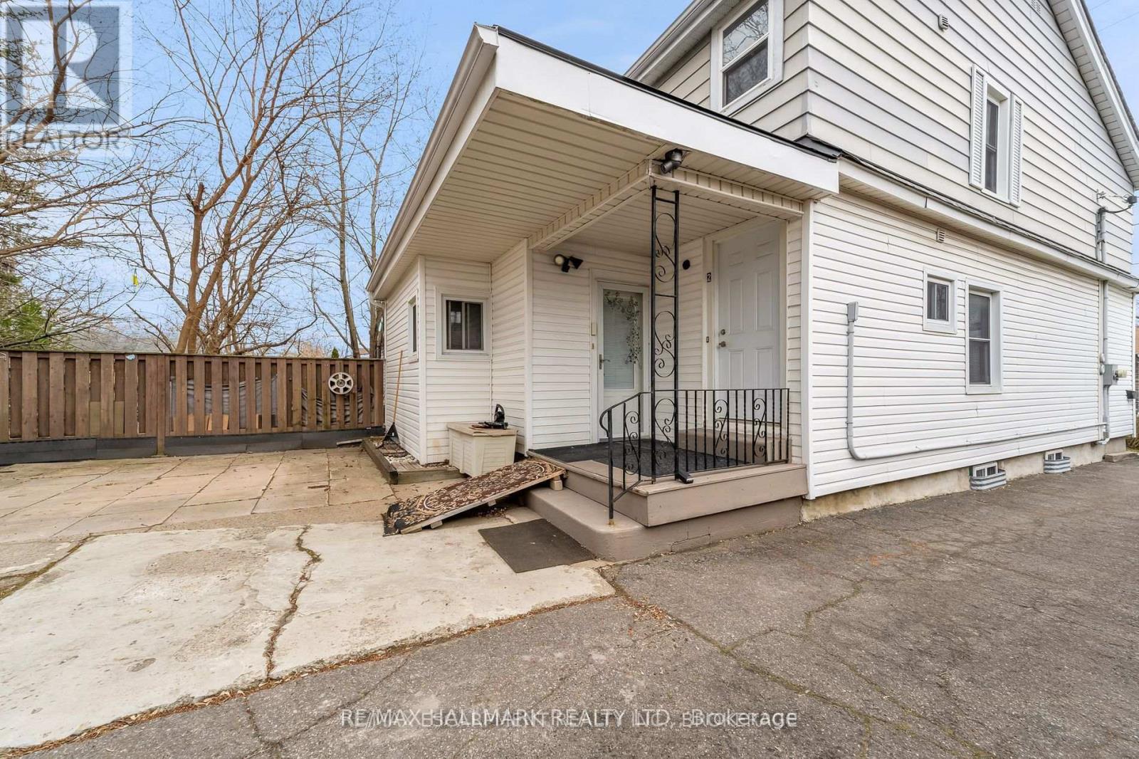 Upper - 160 Welland Avenue, St. Catharines, Ontario  L2R 2N6 - Photo 3 - X13762520