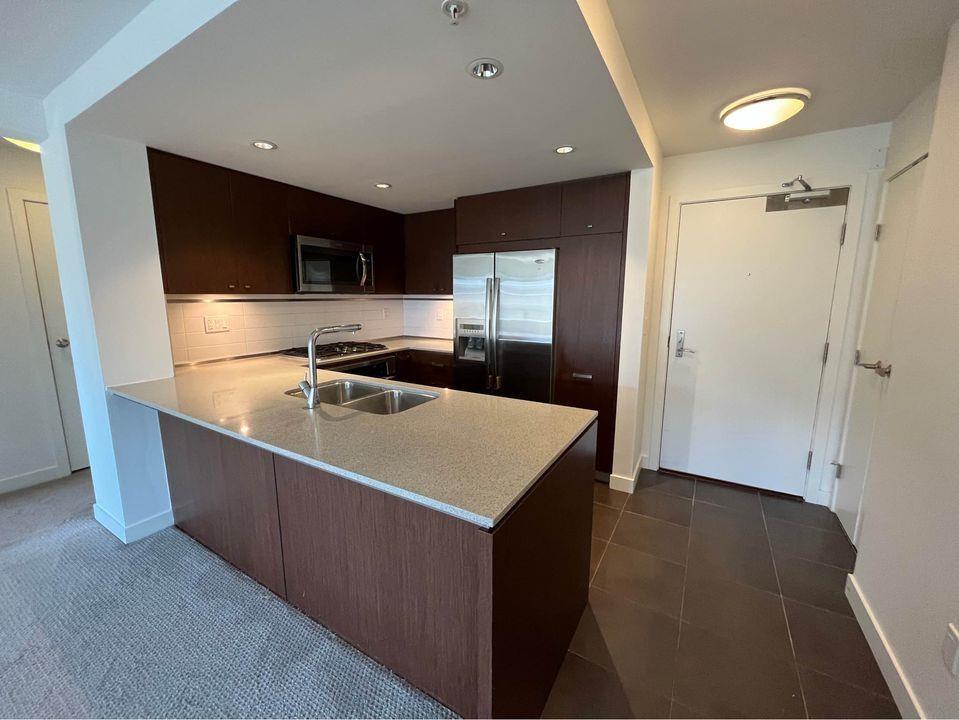 3XX 2940 KING GEORGE BOULEVARD, surrey, British Columbia
