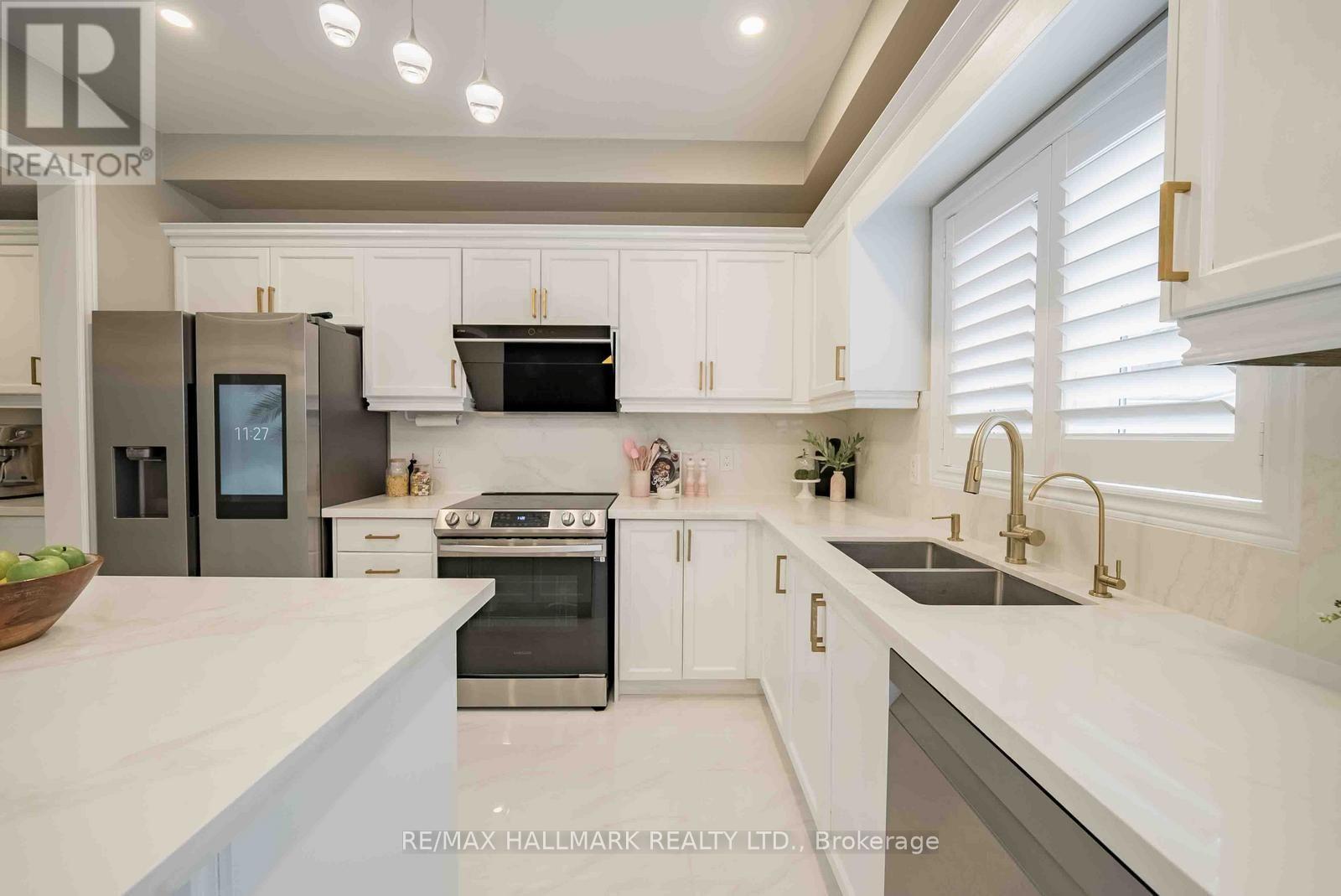 411 Hoover Park Drive, Whitchurch-Stouffville, Ontario  L4A 1P4 - Photo 13 - N13767022