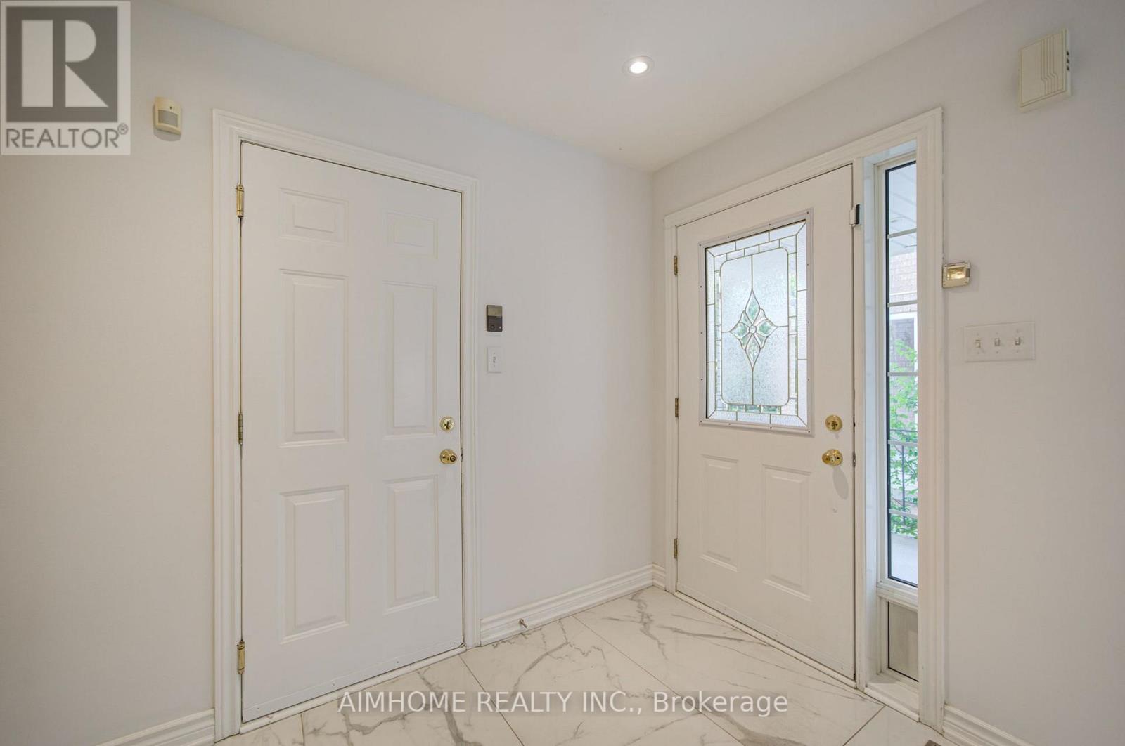 Main - 28 Kiwi Crescent, Richmond Hill (Rouge Woods), Ontario  L4S 2H3 - Photo 3 - N13767054