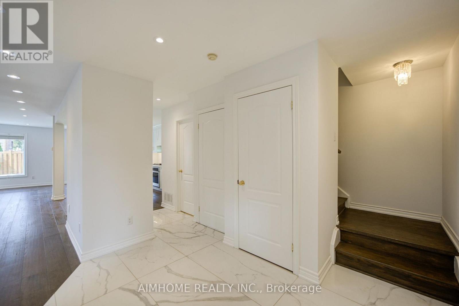 Main - 28 Kiwi Crescent, Richmond Hill (Rouge Woods), Ontario  L4S 2H3 - Photo 4 - N13767054