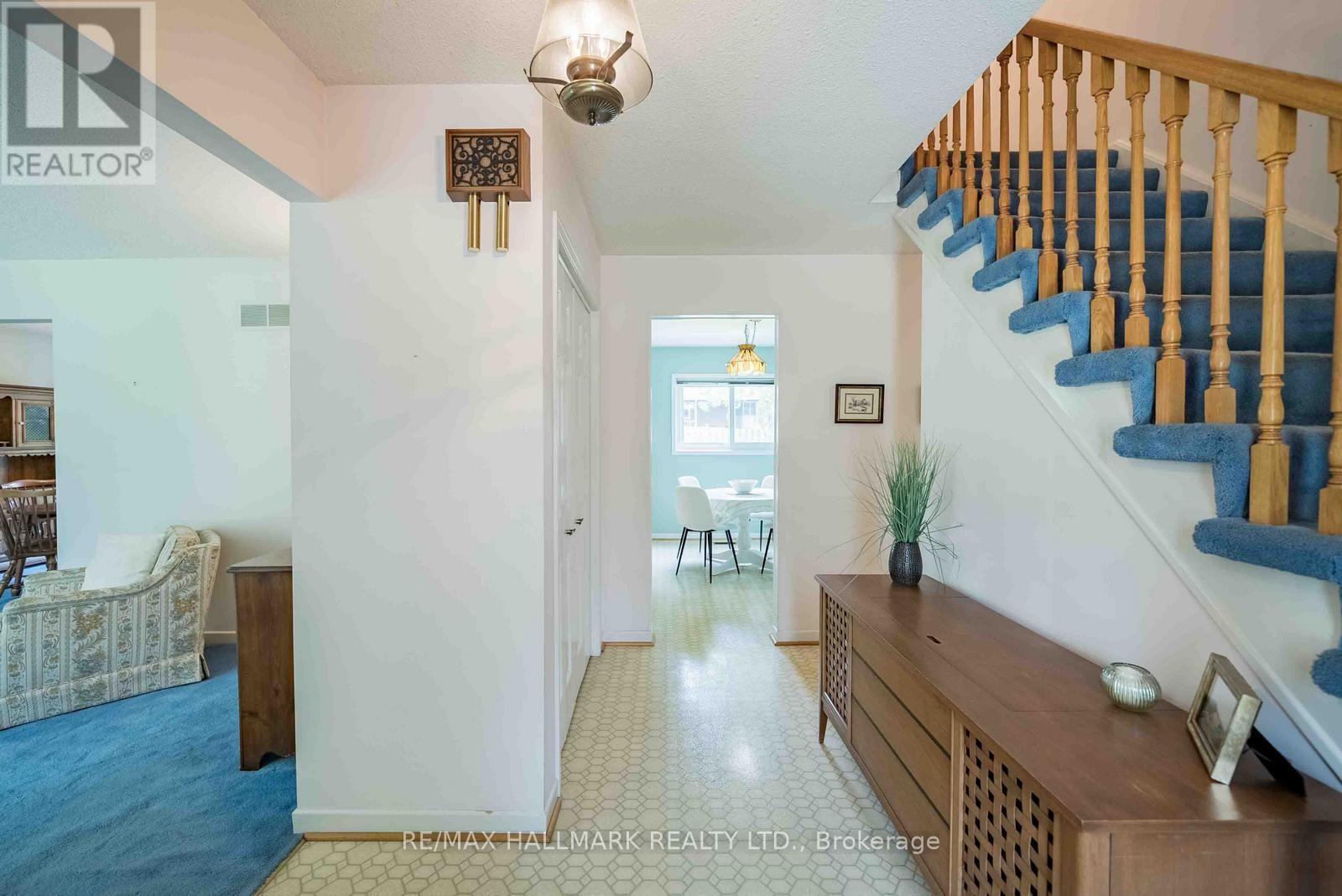 27 Sir Gawaine Place, Markham (Markham Village), Ontario  L3P 3A1 - Photo 9 - N13767300
