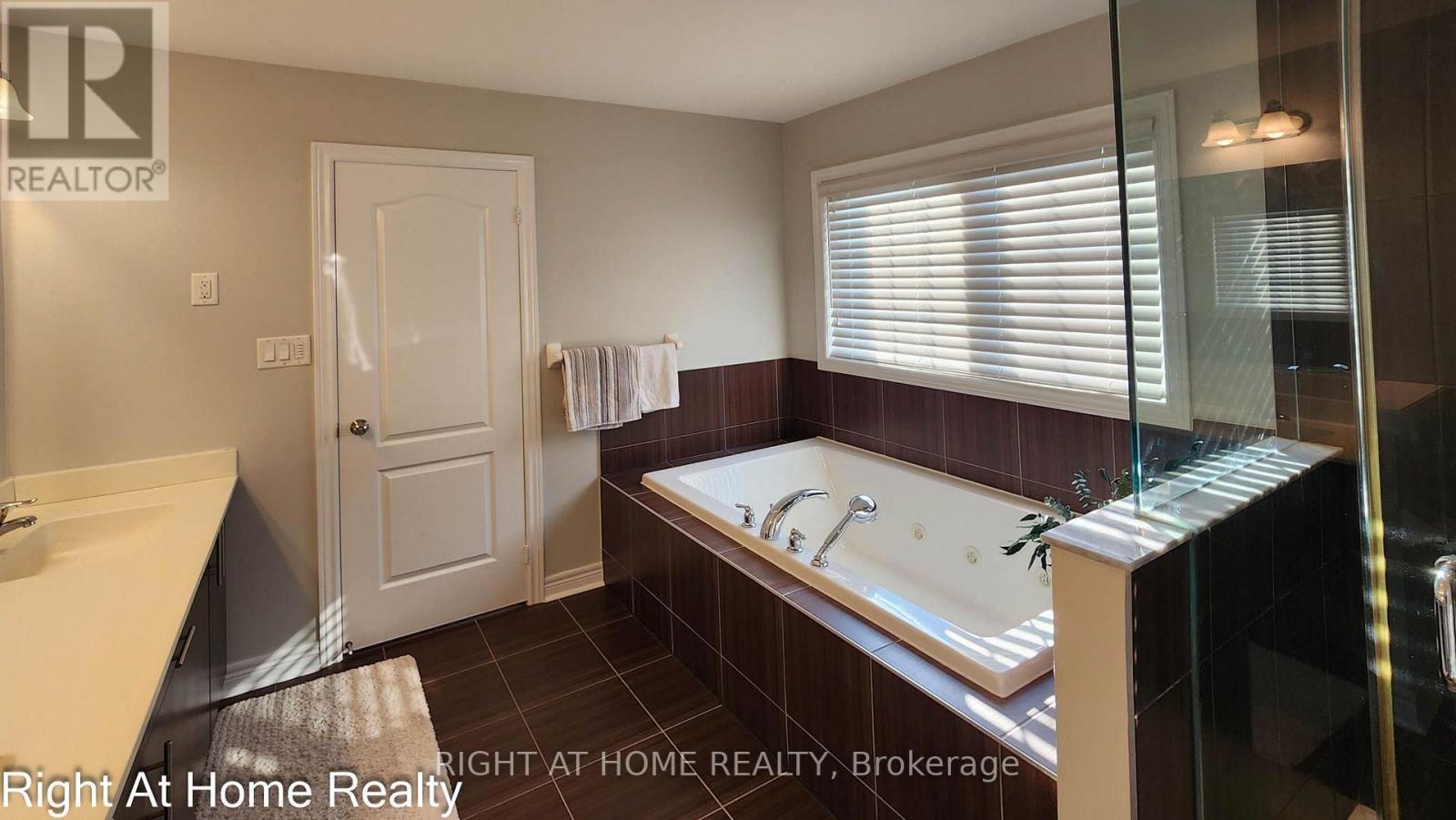 22 Bluffmeadow Street, Brampton, Ontario L6P 3K6 - Photo 25 - W13767128
