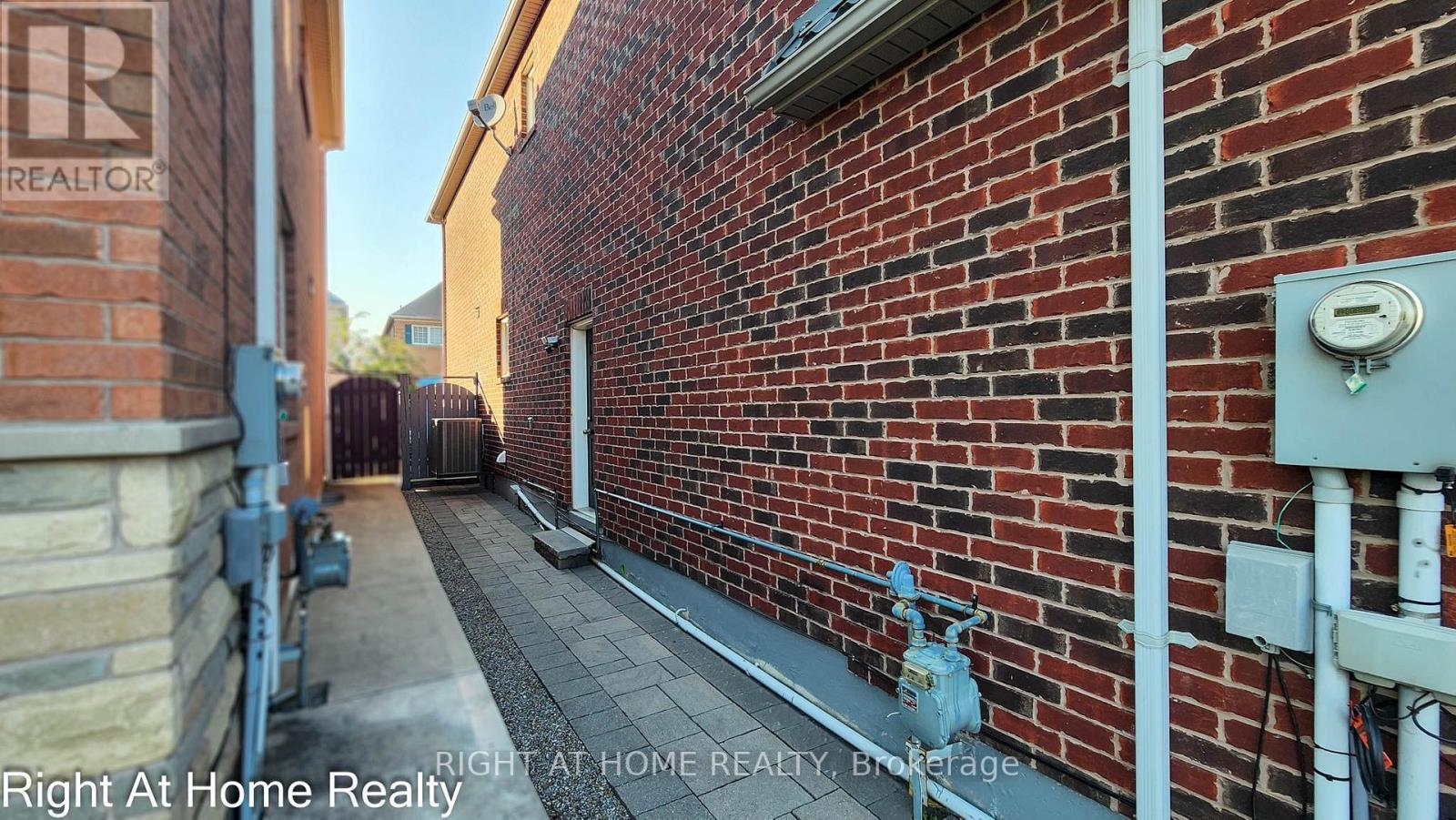 22 Bluffmeadow Street, Brampton, Ontario L6P 3K6 - Photo 46 - W13767128