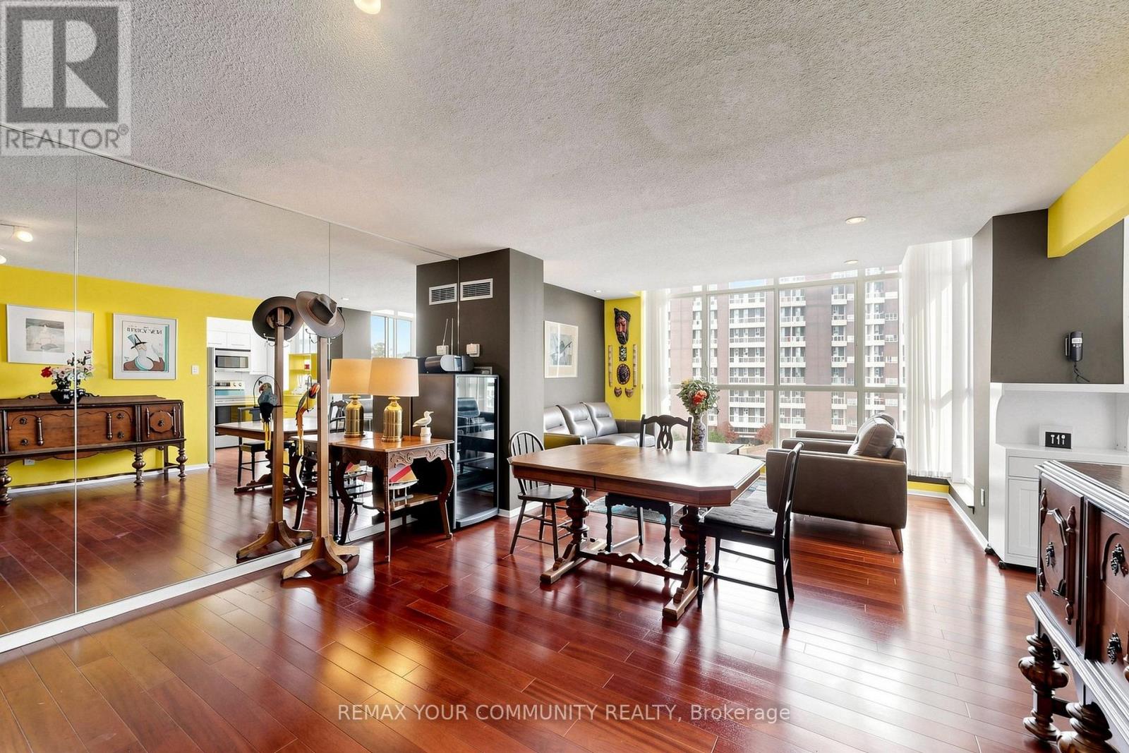 844 - 24 Southport Street, Toronto, Ontario  M6S 4Z1 - Photo 4 - W13767146