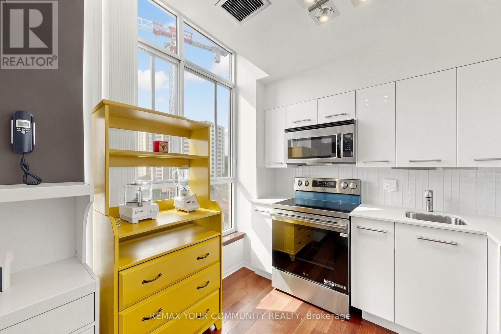 844 - 24 Southport Street, Toronto, Ontario  M6S 4Z1 - Photo 6 - W13767146