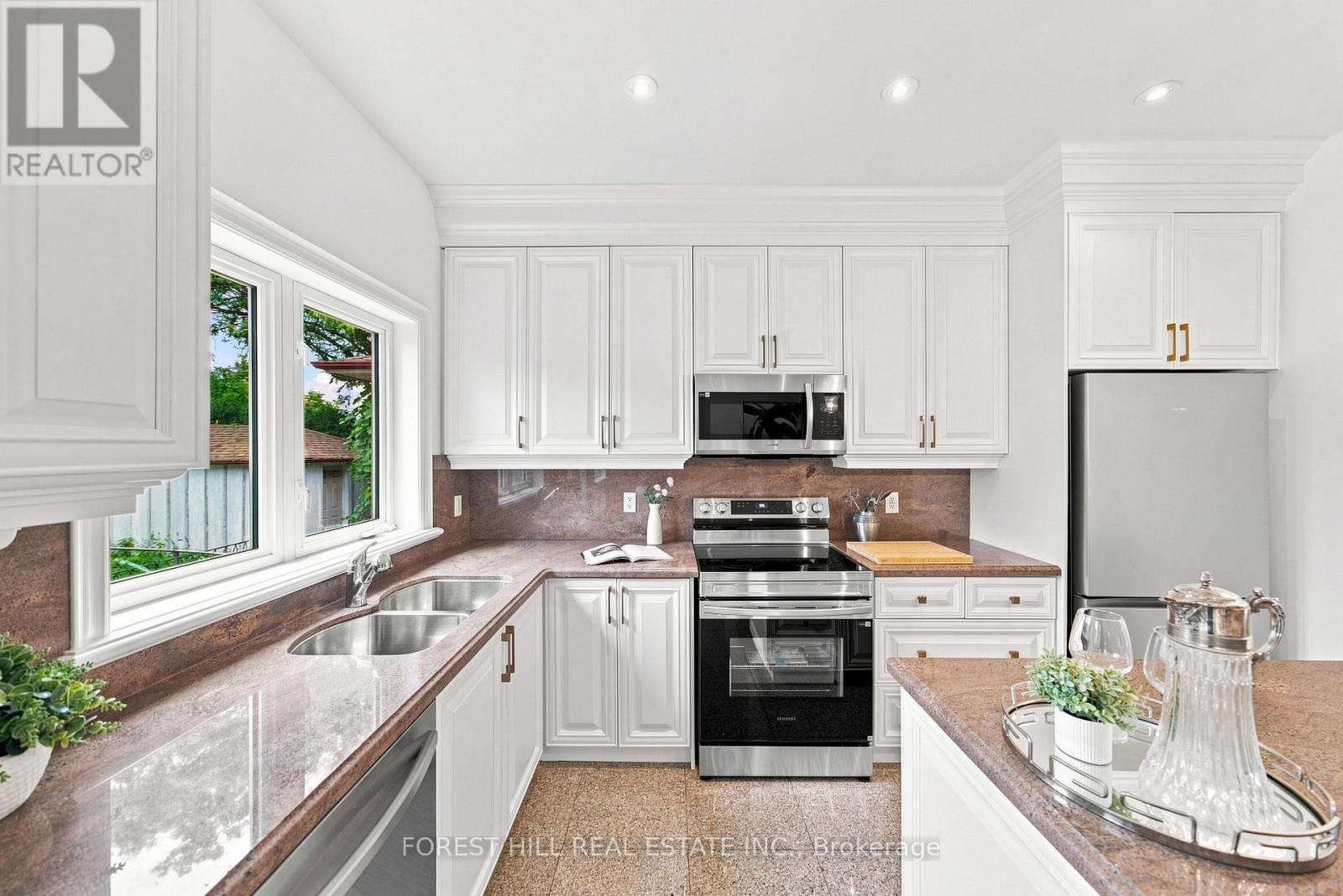 1006 Briar Hill Avenue, Toronto, Ontario  M6B 1M3 - Photo 16 - W13767240
