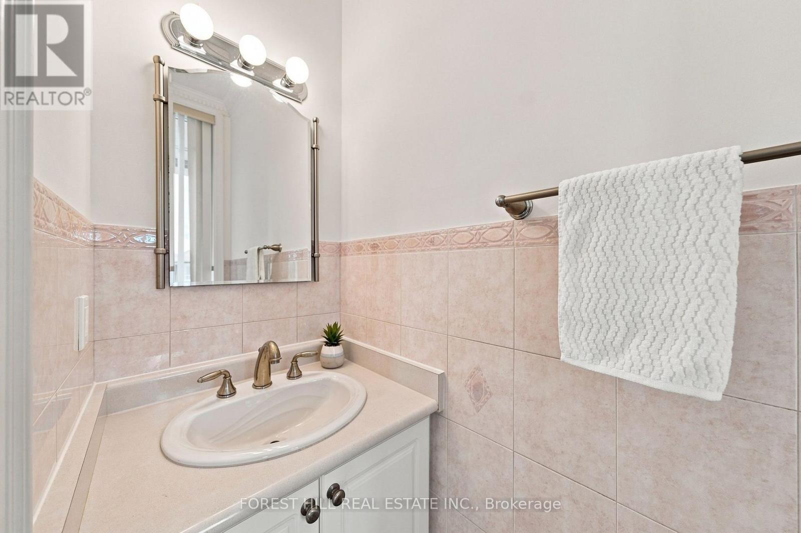 1006 Briar Hill Avenue, Toronto, Ontario  M6B 1M3 - Photo 18 - W13767240