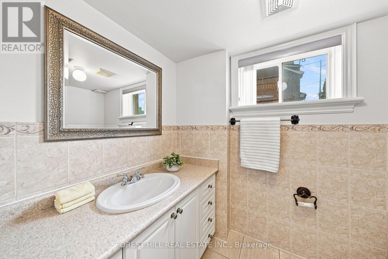 1006 Briar Hill Avenue, Toronto, Ontario  M6B 1M3 - Photo 34 - W13767240