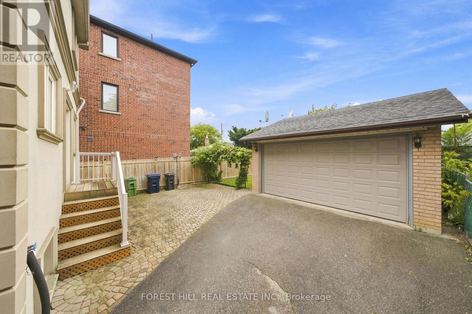 1006 Briar Hill Avenue, Toronto, Ontario  M6B 1M3 - Photo 37 - W13767240