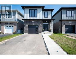 904 CHAPEL HILL Court, Kitchener, Ontario