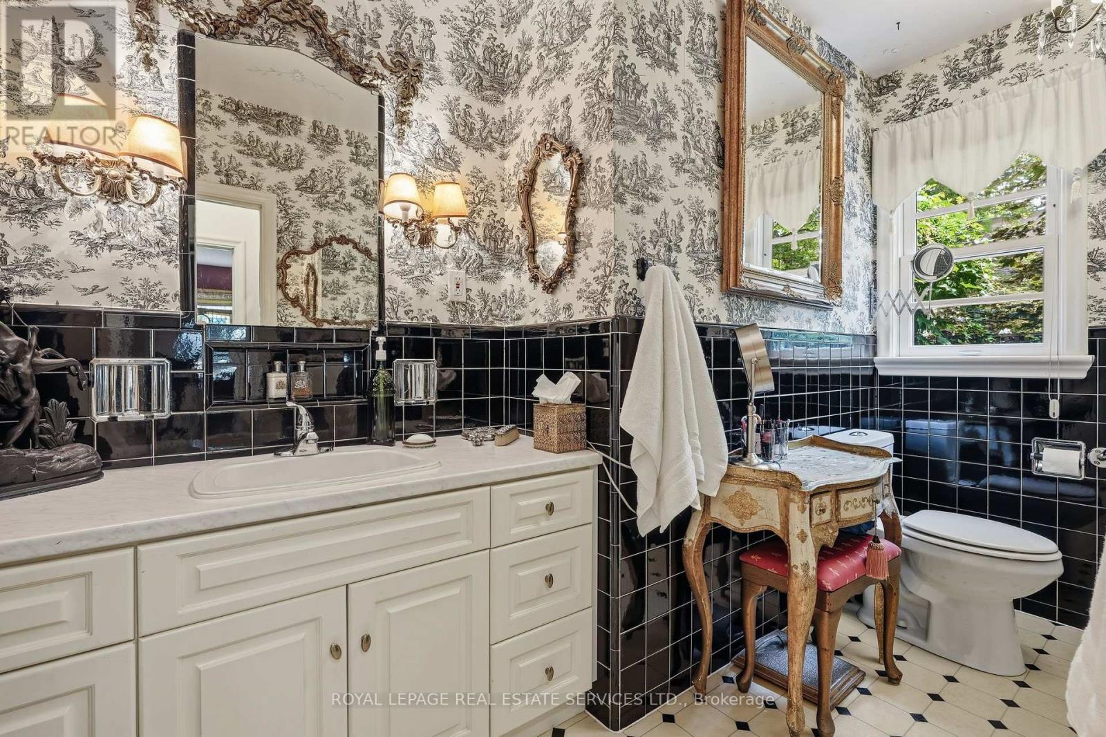 344 Maple Avenue, Oakville, Ontario  L6J 2H7 - Photo 19 - W13740174