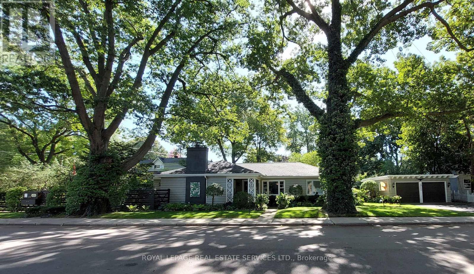 344 Maple Avenue, Oakville, Ontario  L6J 2H7 - Photo 3 - W13740174