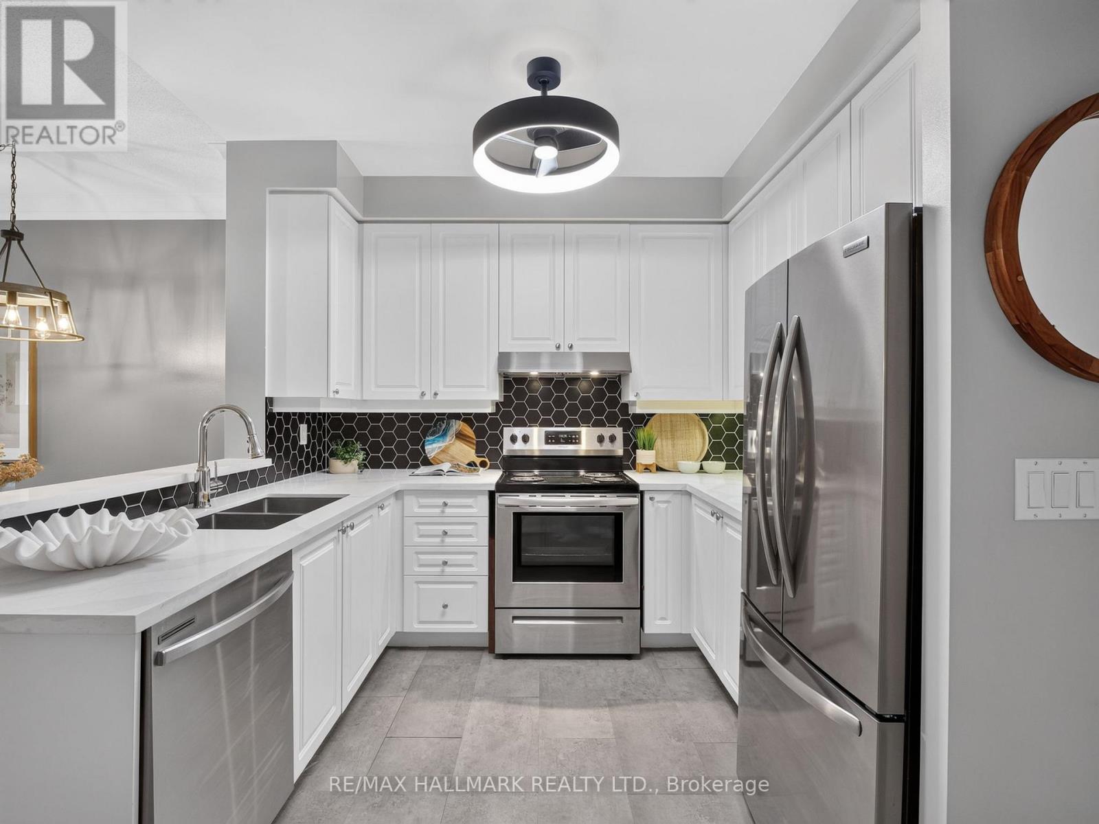 Ph918 - 3650 Kingston Road, Toronto, Ontario  M1M 3X9 - Photo 3 - E13765292