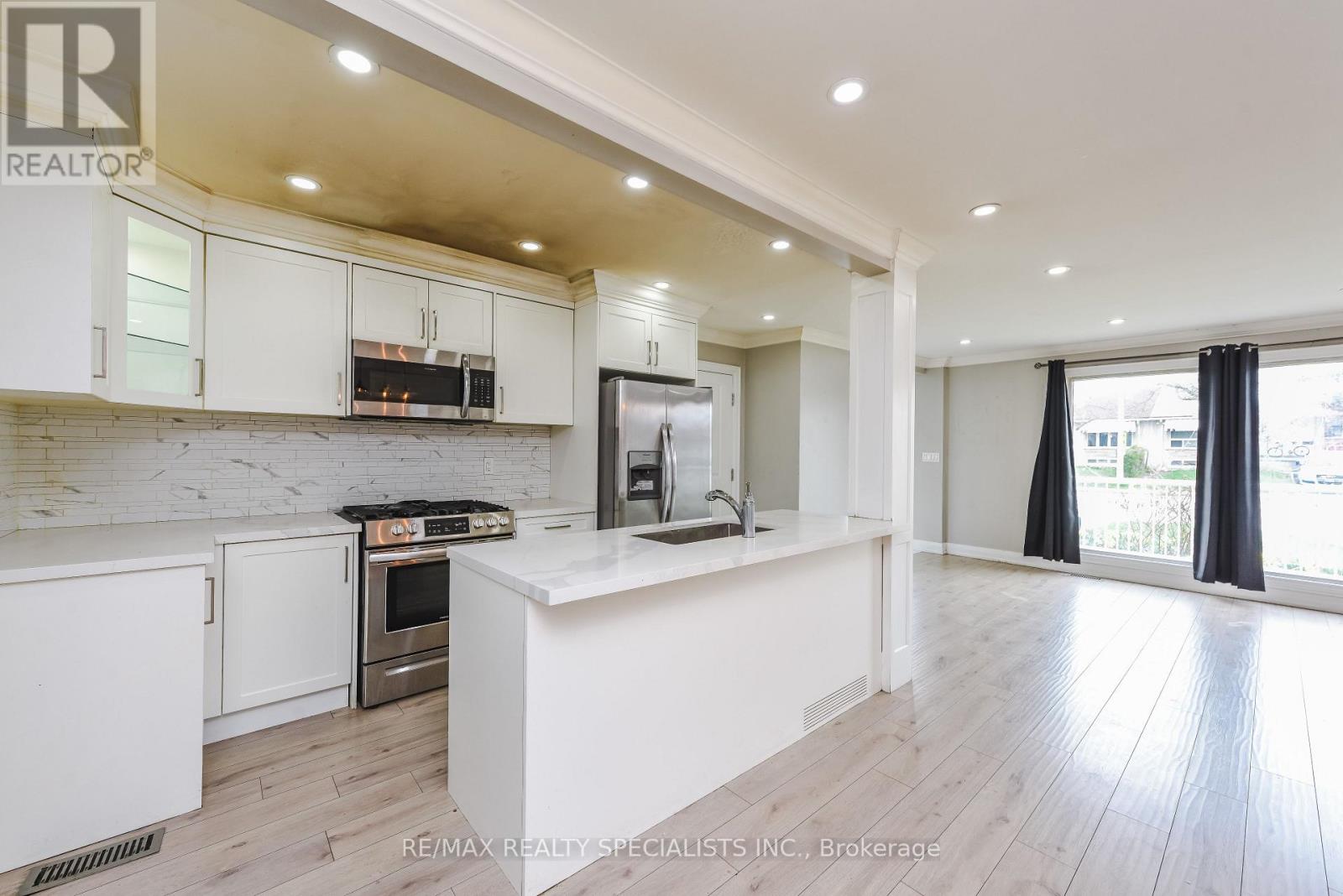 Upper - 137 Avondale Boulevard, Brampton, Ontario  L6T 1H5 - Photo 11 - W13765694