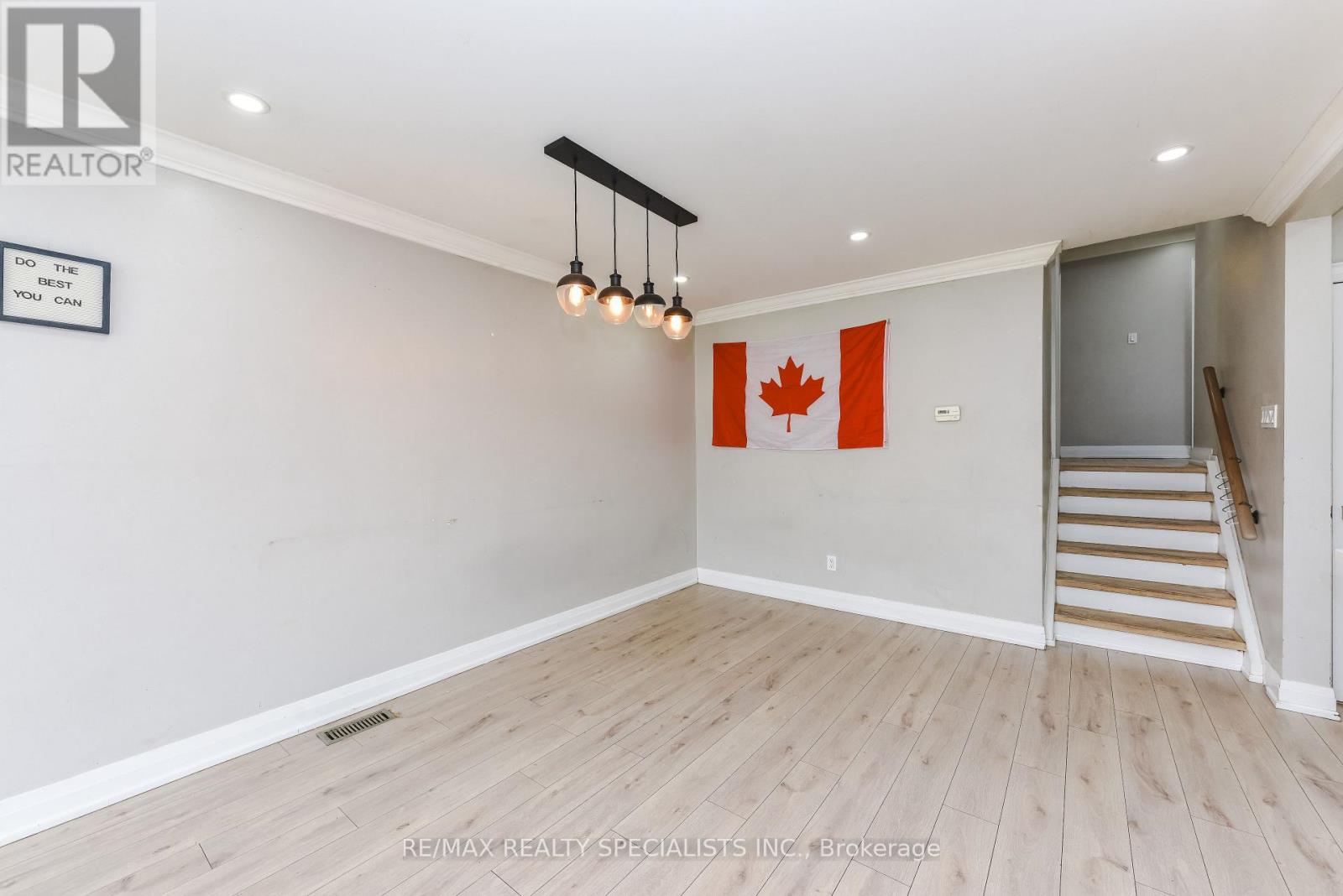 Upper - 137 Avondale Boulevard, Brampton, Ontario  L6T 1H5 - Photo 15 - W13765694