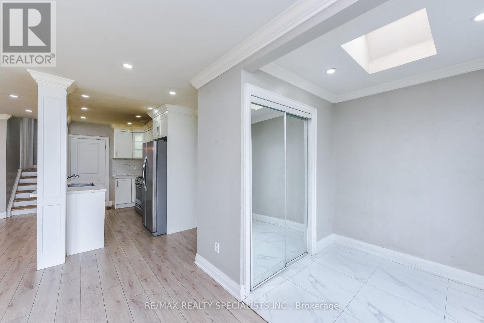 Upper - 137 Avondale Boulevard, Brampton, Ontario  L6T 1H5 - Photo 17 - W13765694