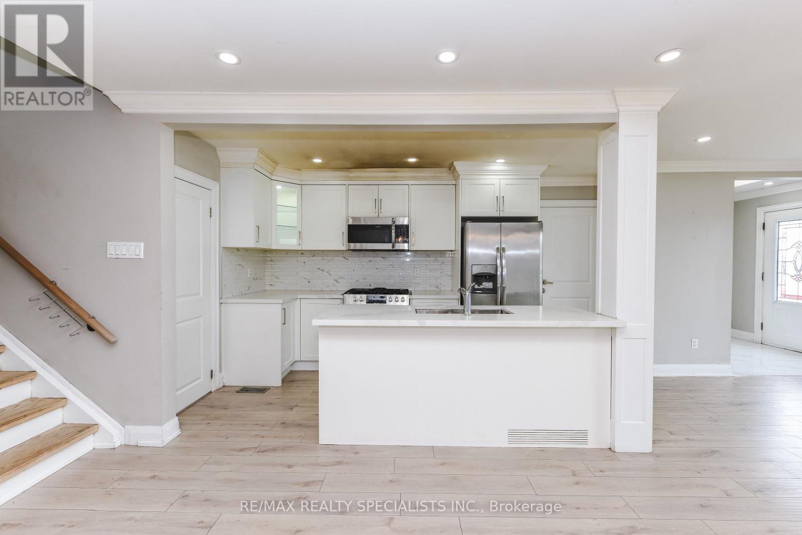 Upper - 137 Avondale Boulevard, Brampton, Ontario  L6T 1H5 - Photo 10 - W13765694