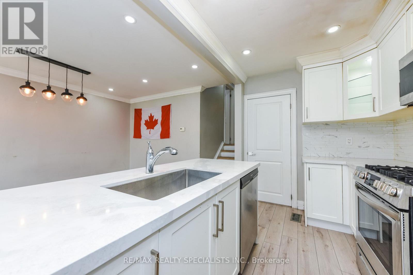 Upper - 137 Avondale Boulevard, Brampton, Ontario  L6T 1H5 - Photo 16 - W13765694