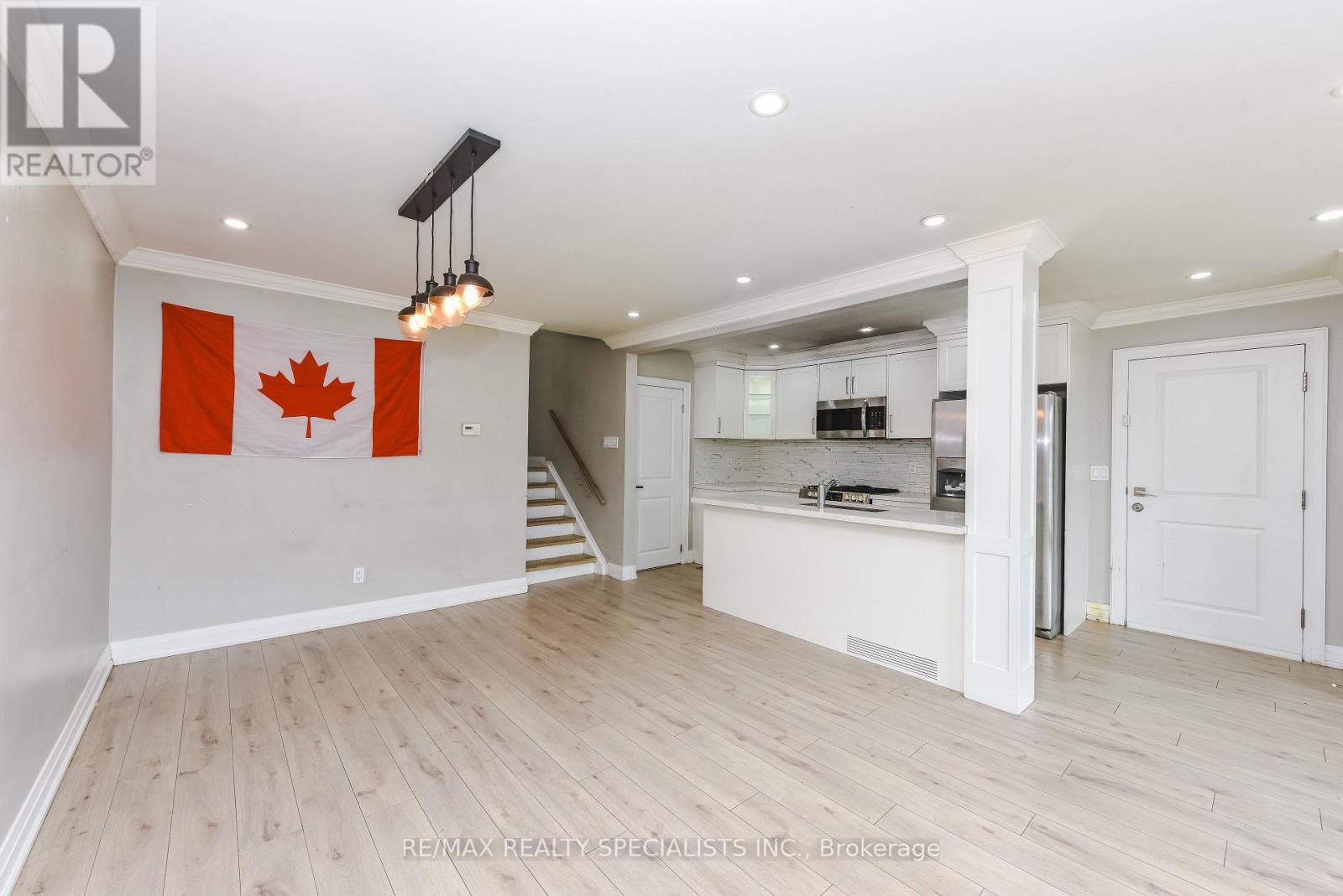 Upper - 137 Avondale Boulevard, Brampton, Ontario  L6T 1H5 - Photo 9 - W13765694