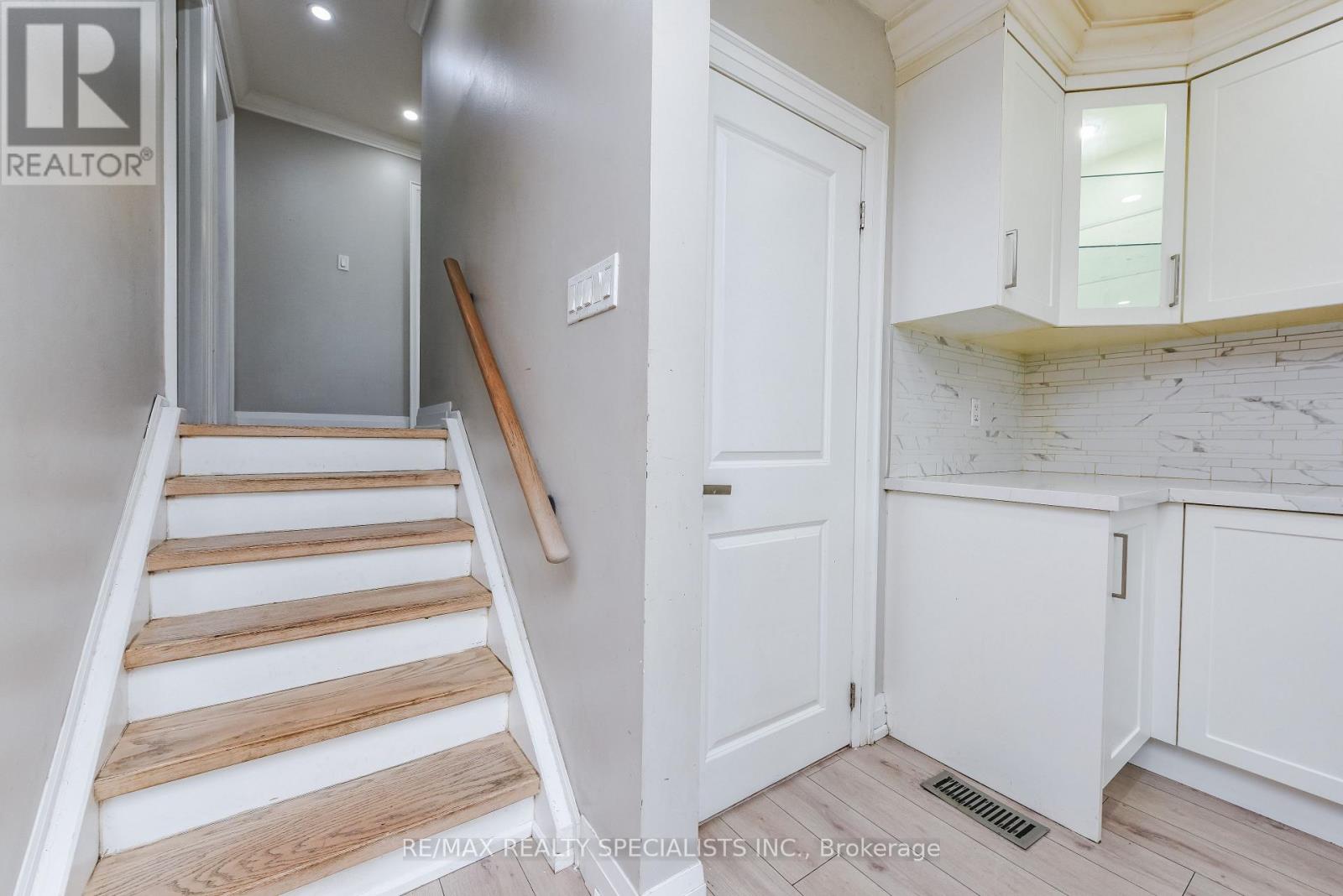 Upper - 137 Avondale Boulevard, Brampton, Ontario  L6T 1H5 - Photo 33 - W13765694